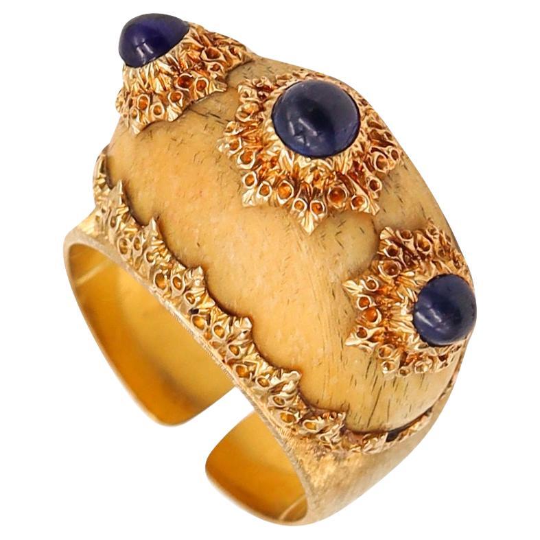 Buccellati, bague dôme Milano en or jaune 18 carats avec trois saphirs de Ceylan, 1970 en vente