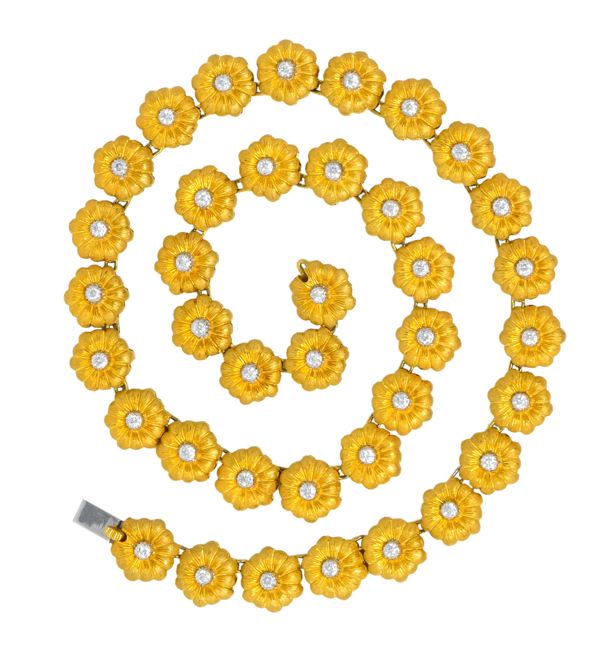 Contemporary Buccellati 1970s Diamond 18 Karat Gold Flower Necklace