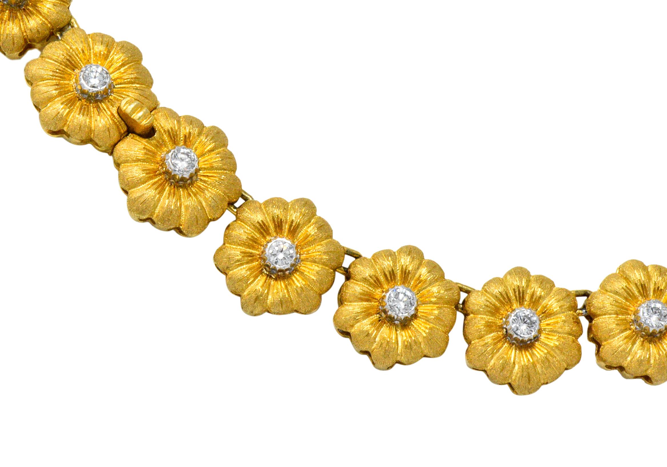 Women's or Men's Buccellati 1970s Diamond 18 Karat Gold Flower Necklace