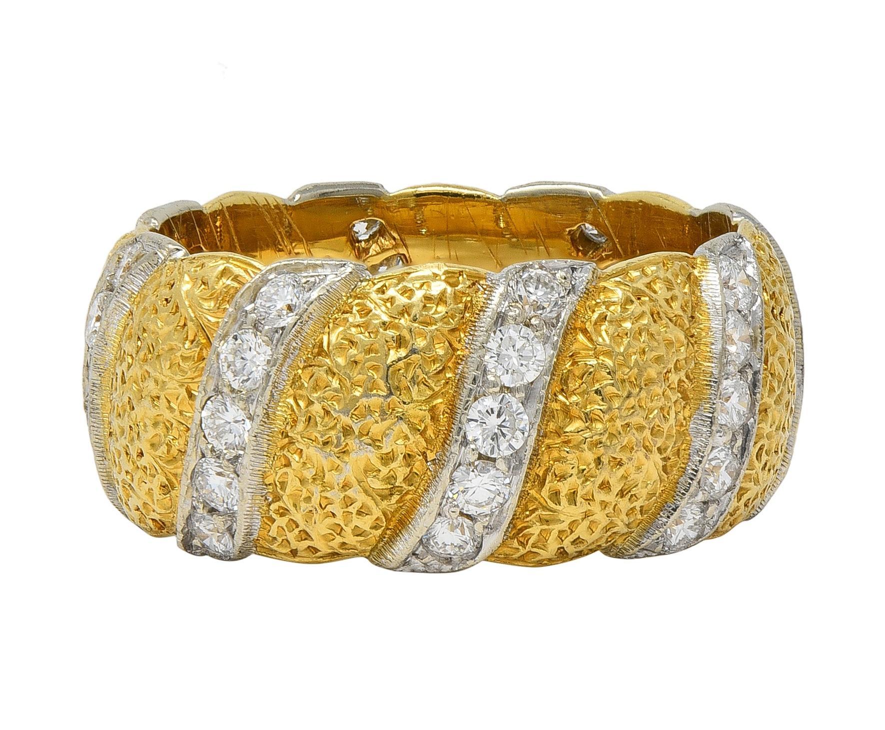 Buccellati 1980's 1.20 CTW Diamond 18K Gold Eternelle Textured Vintage Band Ring For Sale 2