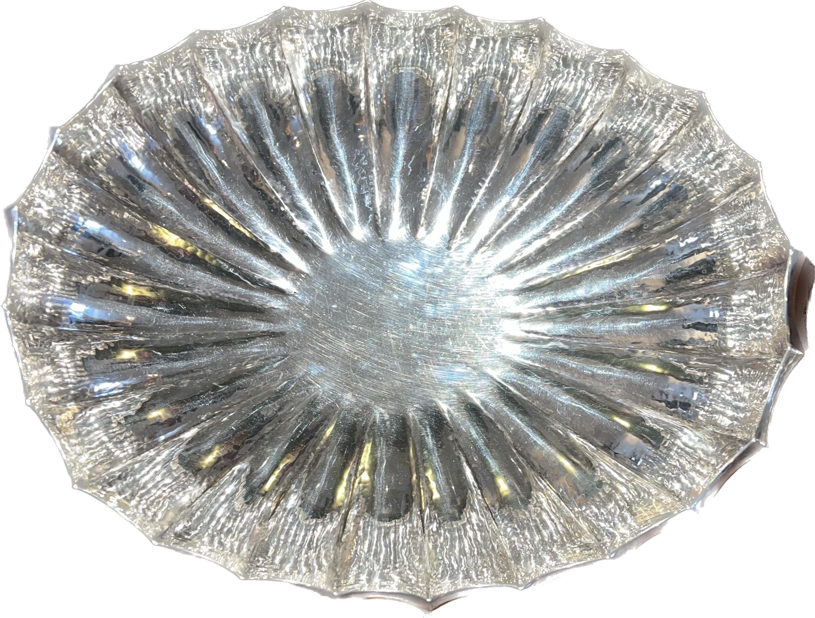 Buccellati 20th C. Hand Hammered Sterling Silver Footed Bowl  In Excellent Condition In Brooklyn, NY