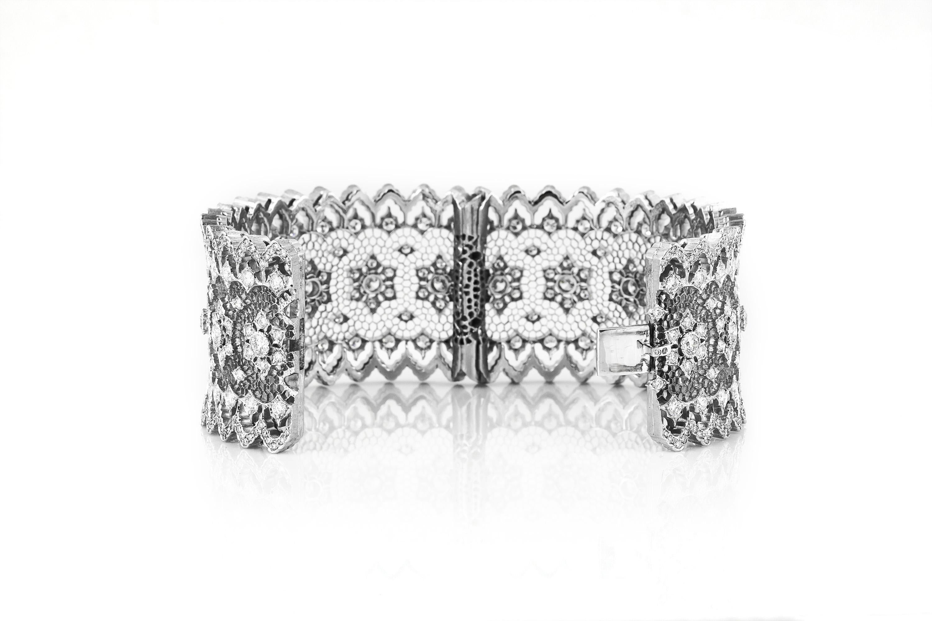 Finely crafted in 18k white gold and Round Brilliant cut Diamonds wighing a total of approximately 29.00 carats. 
Signed by Buccellati
7 inches