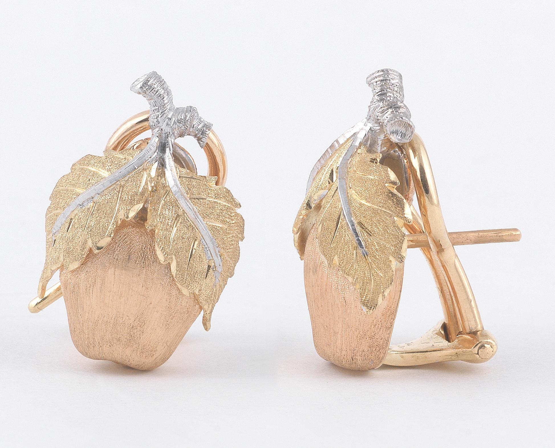Buccellati Acorn Motif Earrings 18 Karat Gold In Excellent Condition In Firenze, IT