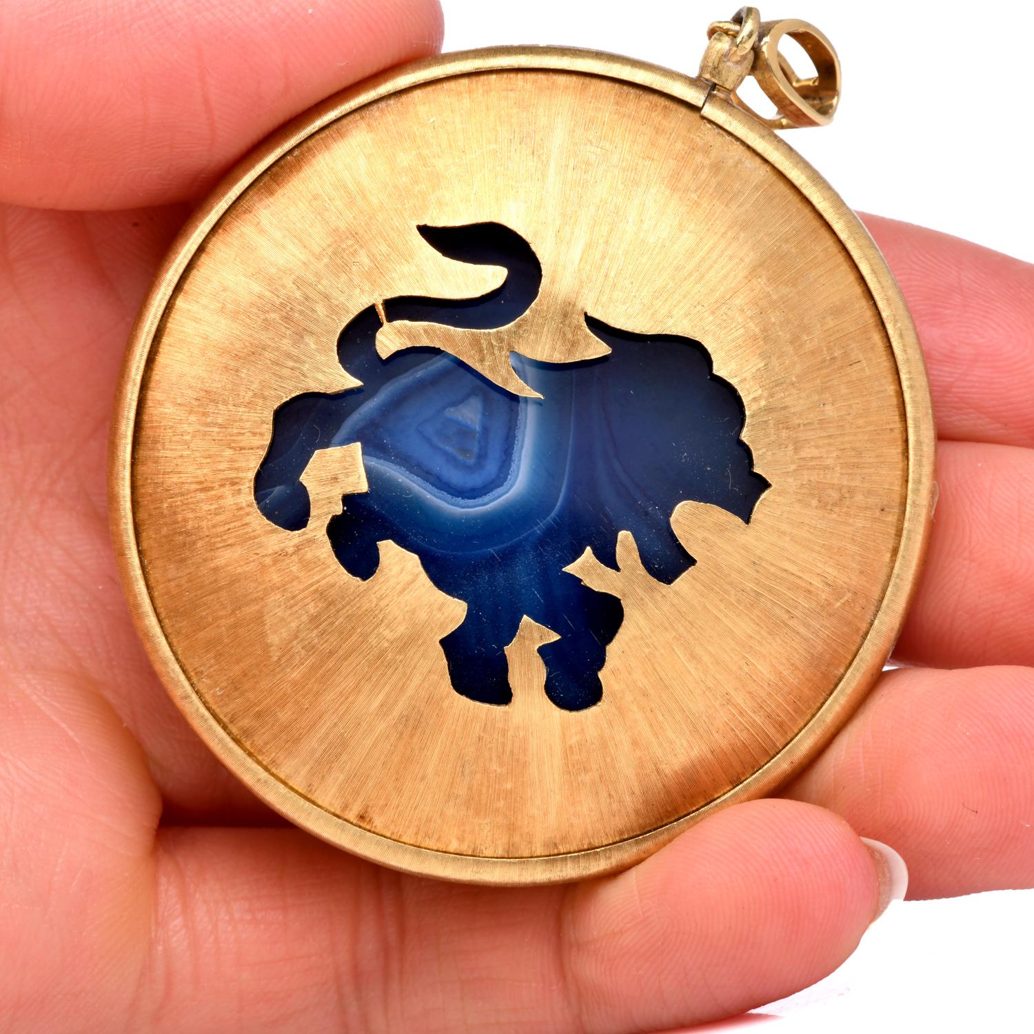 Round Cut Buccellati Agate 18K Gold Zodiac Medallion Pendant  For Sale