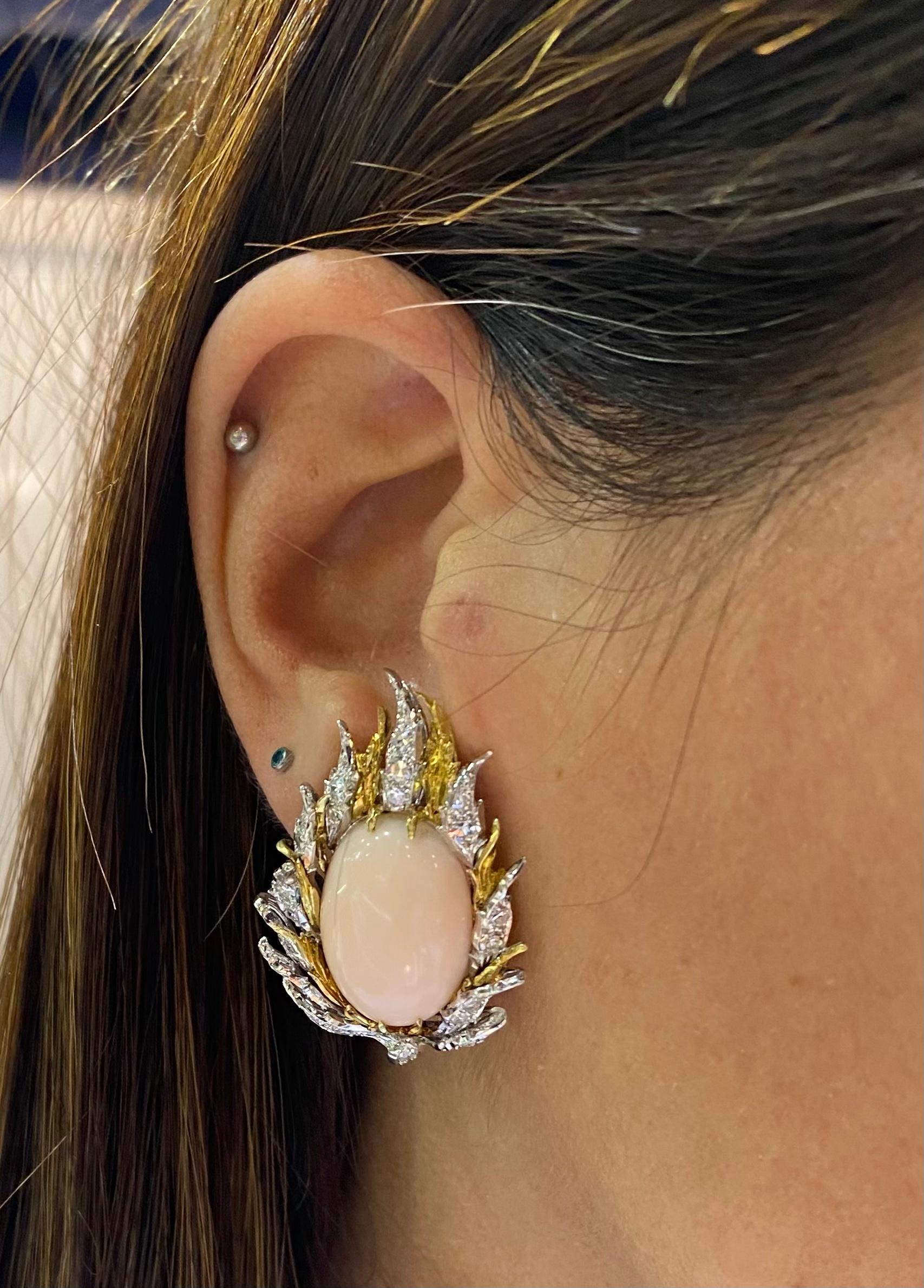 Taille cabochon Buccellati - Boucles d'oreilles peau d'ange corail et diamants en vente