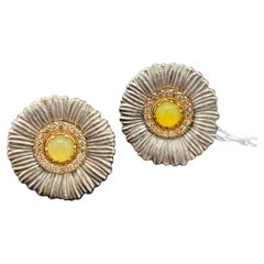Boucles d'oreilles « Blossoms Daisy » de Buccellati : argent sterling, agate jaune et diamant