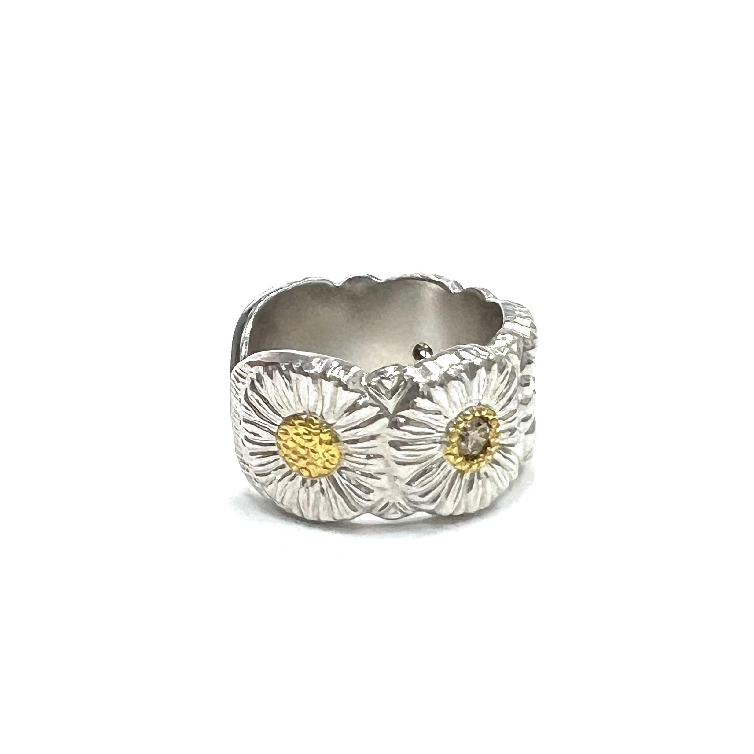 Buccellati Blossoms Daisy Diamond Sterling Silver Ring, Italian

Daisy flowers design made of sterling silver, bezel-set round-cut diamonds of approximately 0.24 carat; marked Buccellati, Italy, 925, Sterling

Size: 6 US; width 1 cm
Total weight: