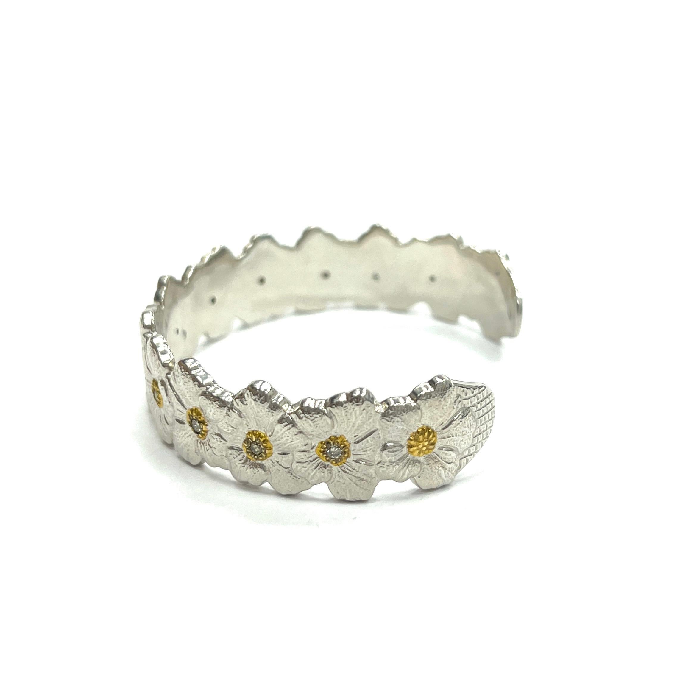 Taille ronde Buccellati Bracelet manchette fleurs en diamants  en vente