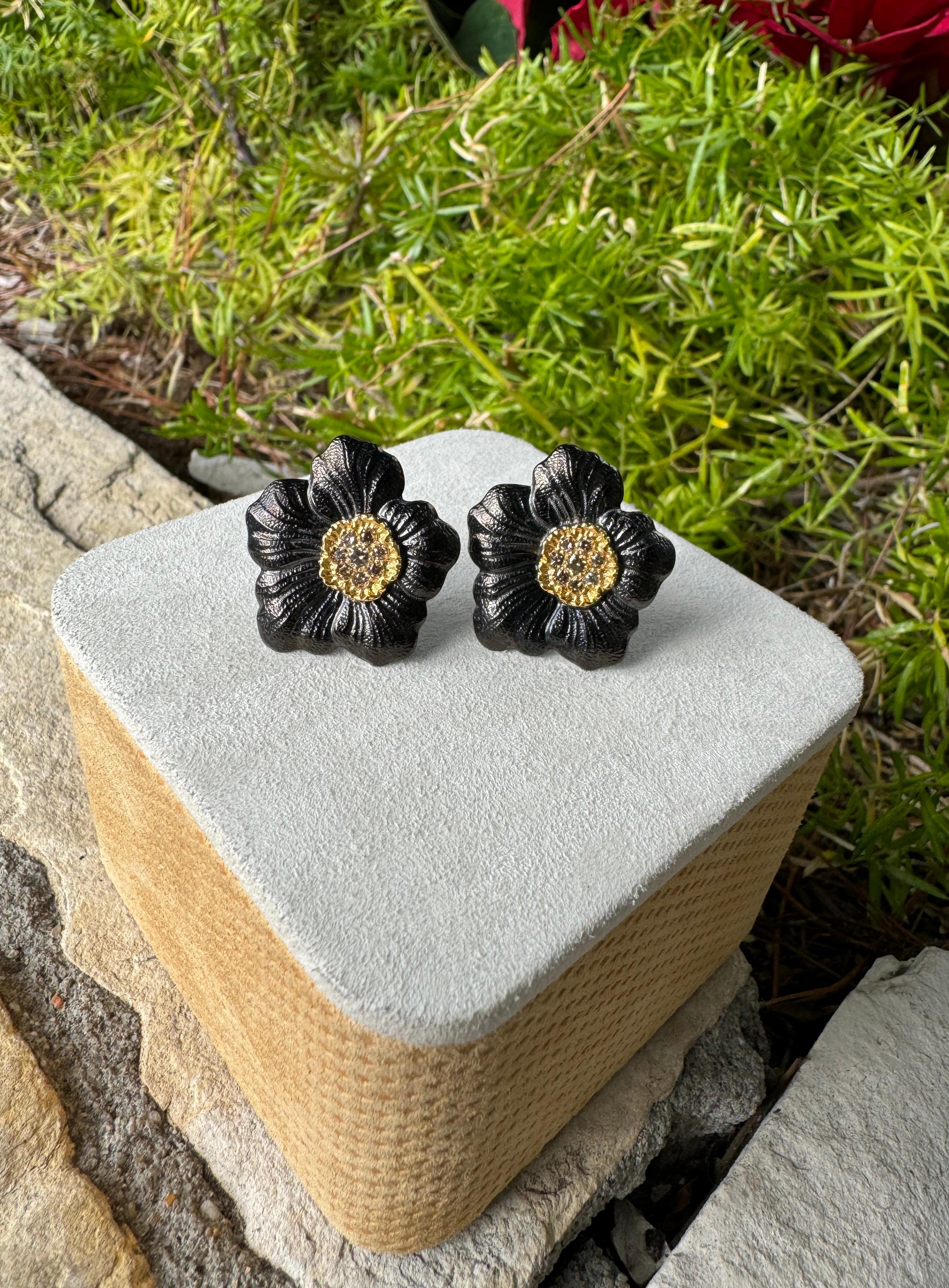 Buccellati Blossoms Diamond Gardenia Button Earrings, 2.5cm In New Condition For Sale In Carmel By The Sea, CA
