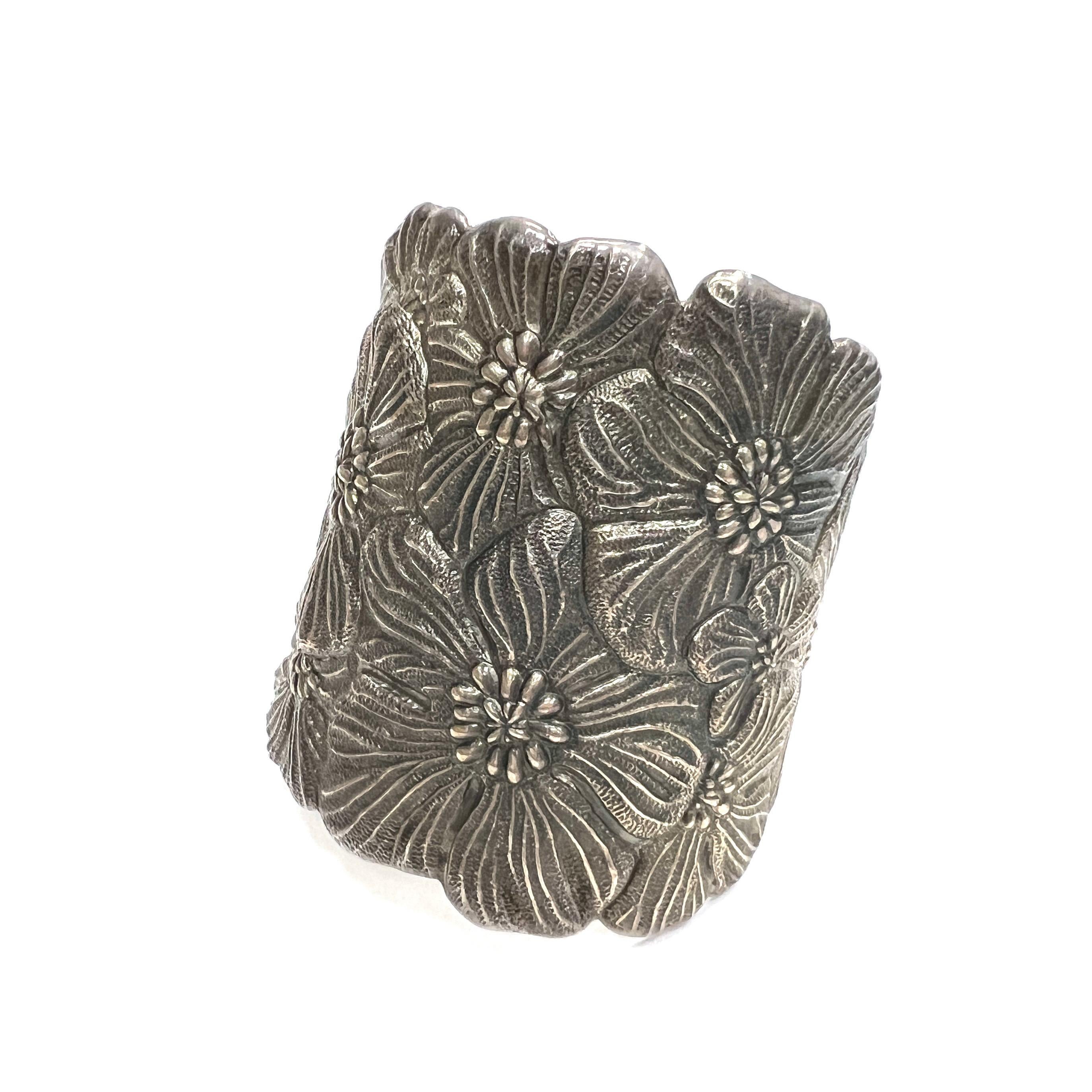 Buccellati Blossoms Wide & Dark Sterling Silver Cuff Bracelet In Good Condition For Sale In New York, NY