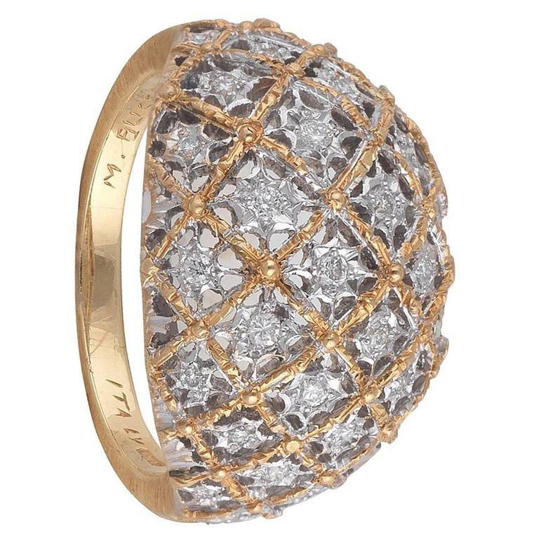
Bombe textured Gold and Diamond ring, size 7, weight 6,6gr.