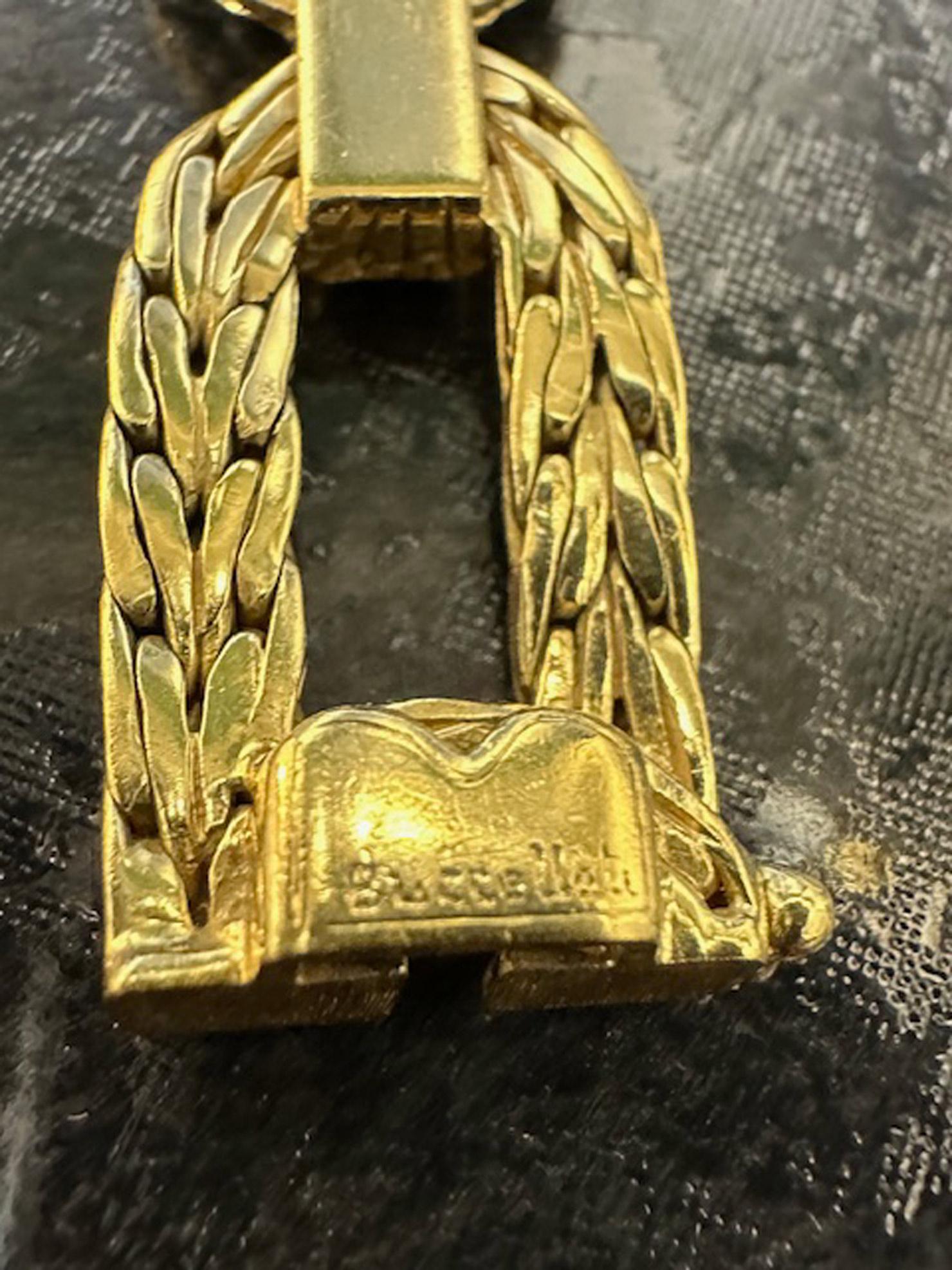 Meisterhaft handgefertigt aus 18 Karat Gelbgold von dem renommierten italienischen Juwelier Buccellati. Das Armband besteht aus 8 biegsamen, offenen Elementen in einem verstrebten Design aus mattem Gold. Signiert 