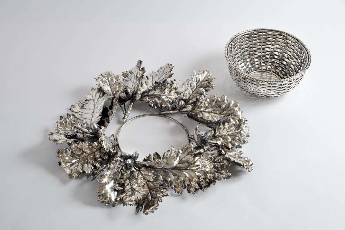 Italian Buccellati Artwork with Oak Leaves Wreath Surrounding a Round Silver Basket For Sale