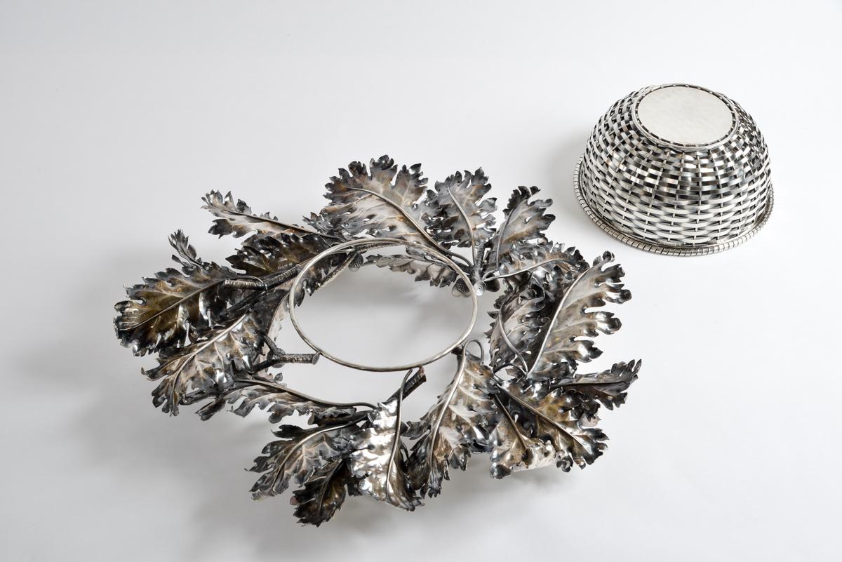 Hand-Carved Buccellati Artwork with Oak Leaves Wreath Surrounding a Round Silver Basket For Sale