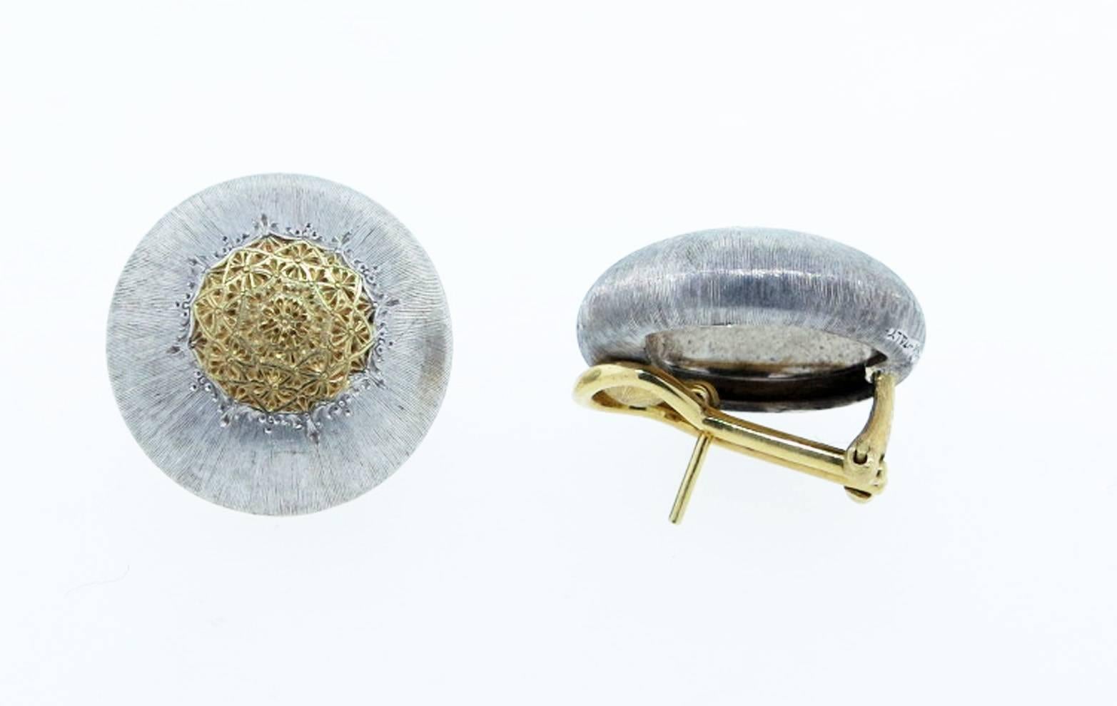 Buccellati Classic Button Earring In Excellent Condition For Sale In Lambertville, NJ