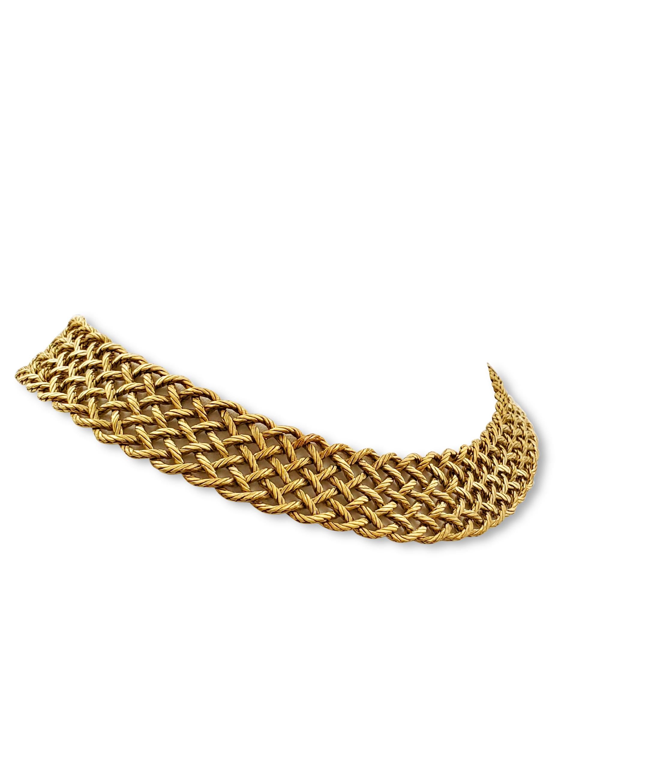 Die authentische, elegante Buccellati 'Crepe de Chine' Halskette ist als flexibler Kragen aus locker gewebtem 18-karätigem Gelbgold konzipiert. Signiert Buccellati, 18KT, Italien, mit Seriennummer. Die Halskette ist nicht mit der ursprünglichen Box