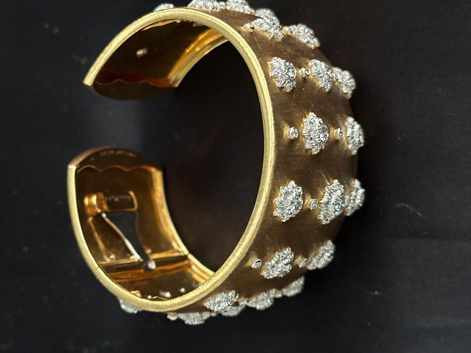 Taille ronde Manchette Buccellati Diamants et or 18k en vente