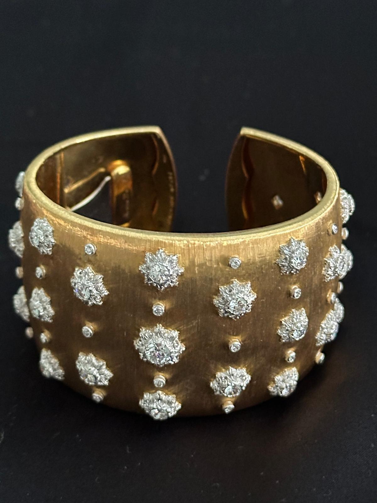 Manchette Buccellati Diamants et or 18k Bon état - En vente à PARIS, FR