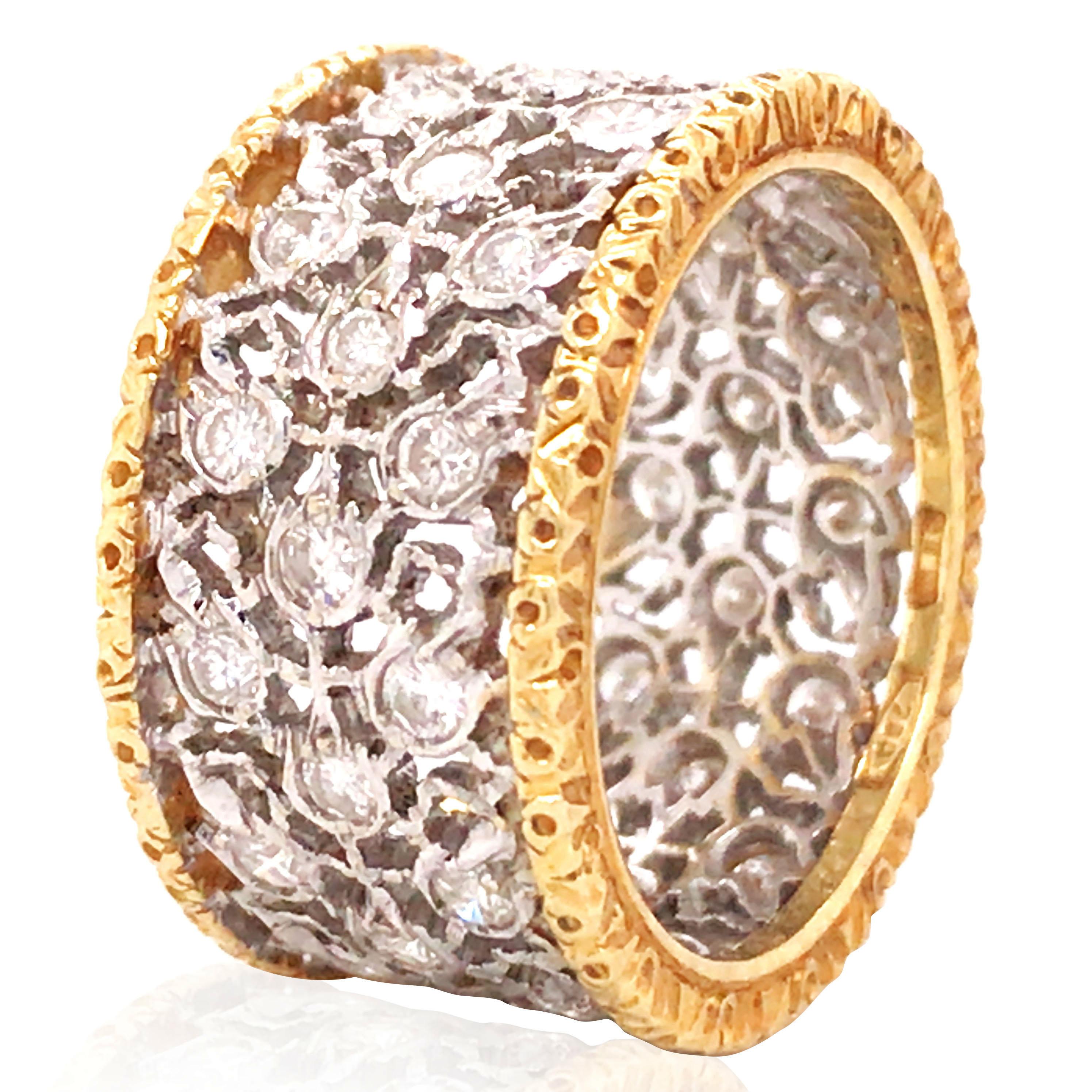 Questo anello Buccellati unisce perfettamente eleganza e lusso. L'anello è incastonato con circa 0,4 carati di diamanti, che irradiano brillantezza e sfoggiano opulenza. Realizzato in oro 18 carati, misura 4, l'anello pesa 5,64 g e reca il timbro