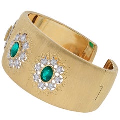 Buccellati, manchette en or jaune/blanc 18 carats avec émeraudes et diamants, circa 1980