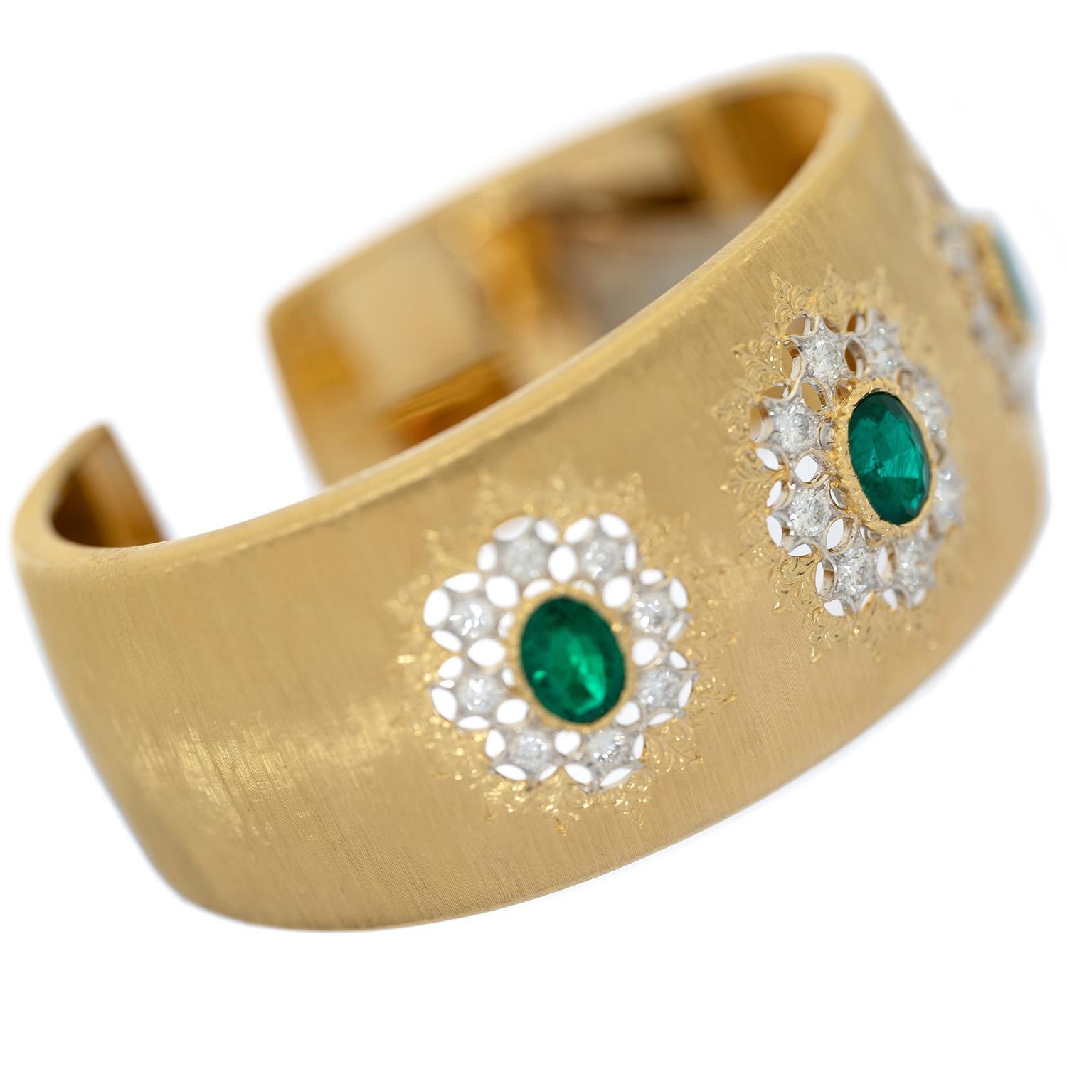 Buccellati Emerald and Diamond 18k Yellow/White Gold Cuff circa 1980 In Excellent Condition For Sale In Carmel-by-the-Sea, CA