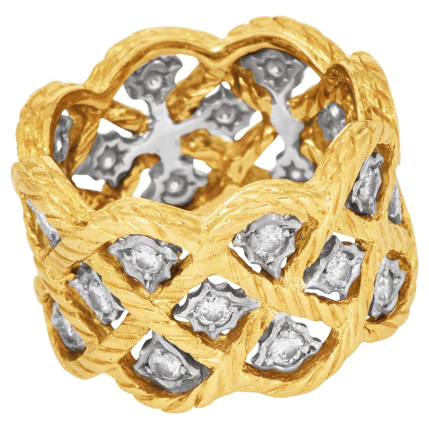 The Étoilée Eternelle ring by Buccellati is in rich 18K yellow and white gold, hand-engraved textured gold to form rhomboidal lattice patterns.

Nestled within each open cell blooms a tiny lily motif, delicately set with natural round brilliant-cut