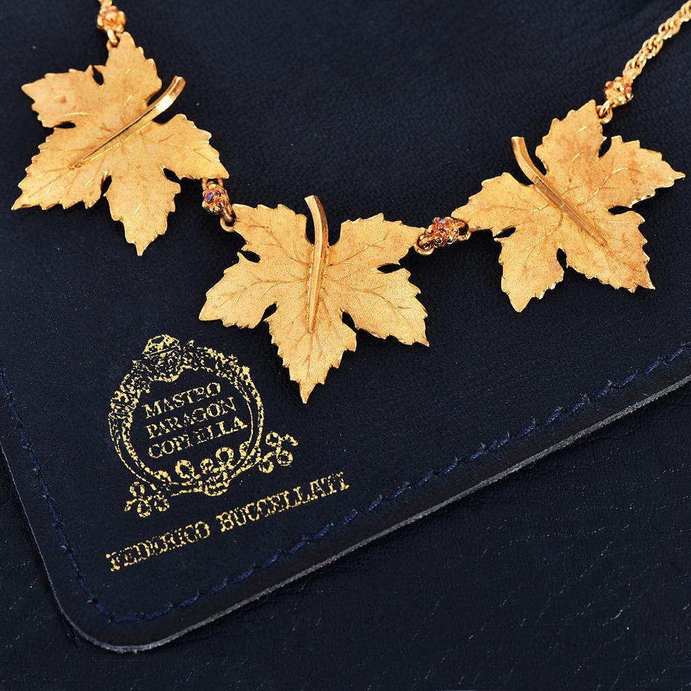 Rétro Collana con foglie d'acero in oro 18 carati Federico Buccellati Vintage in vendita