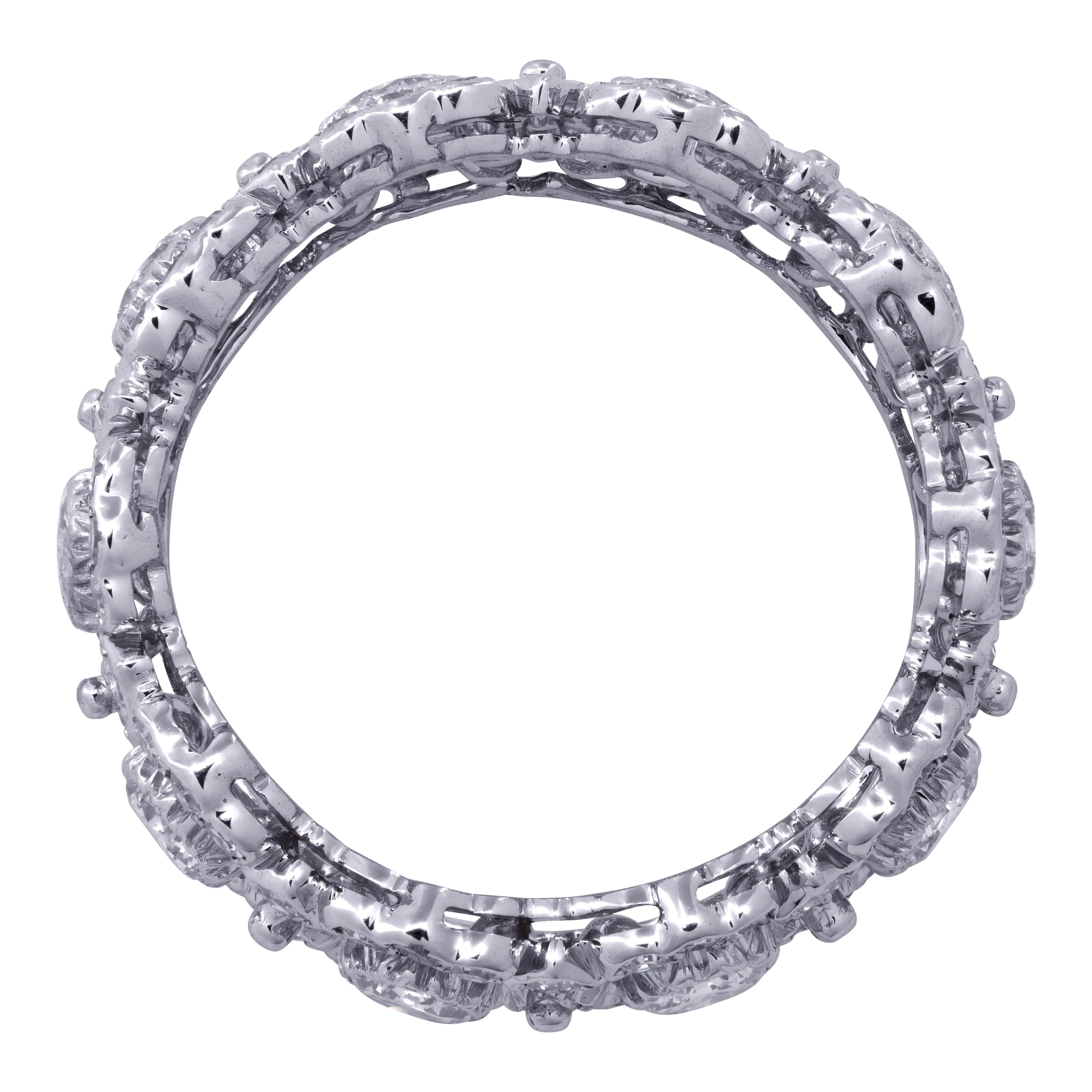 Buccellati Ghirlanda Eternelle Ring crafted in 18 karat white gold featuring 110 round brilliant & single cut diamonds weighing approximately 2.6 carats total, G color, VS clarity, arranged in a fine lacey openwork display. This beautiful band