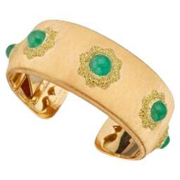 Manschettenarmband aus Gold mit Smaragd im Cabochon-Schliff von Cccellati im Angebot