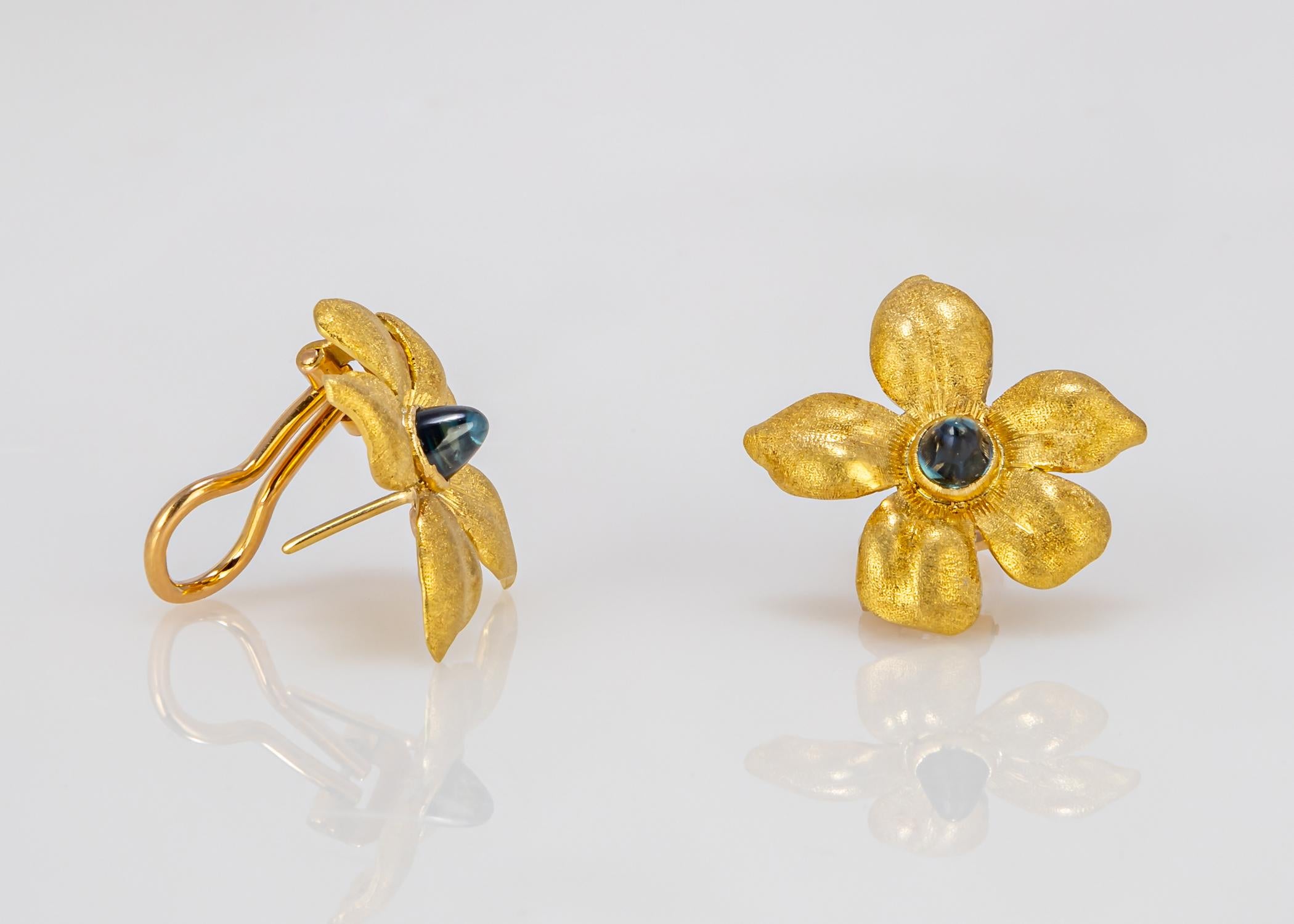 Romantic Buccellati Gold and Sapphire Earrings For Sale
