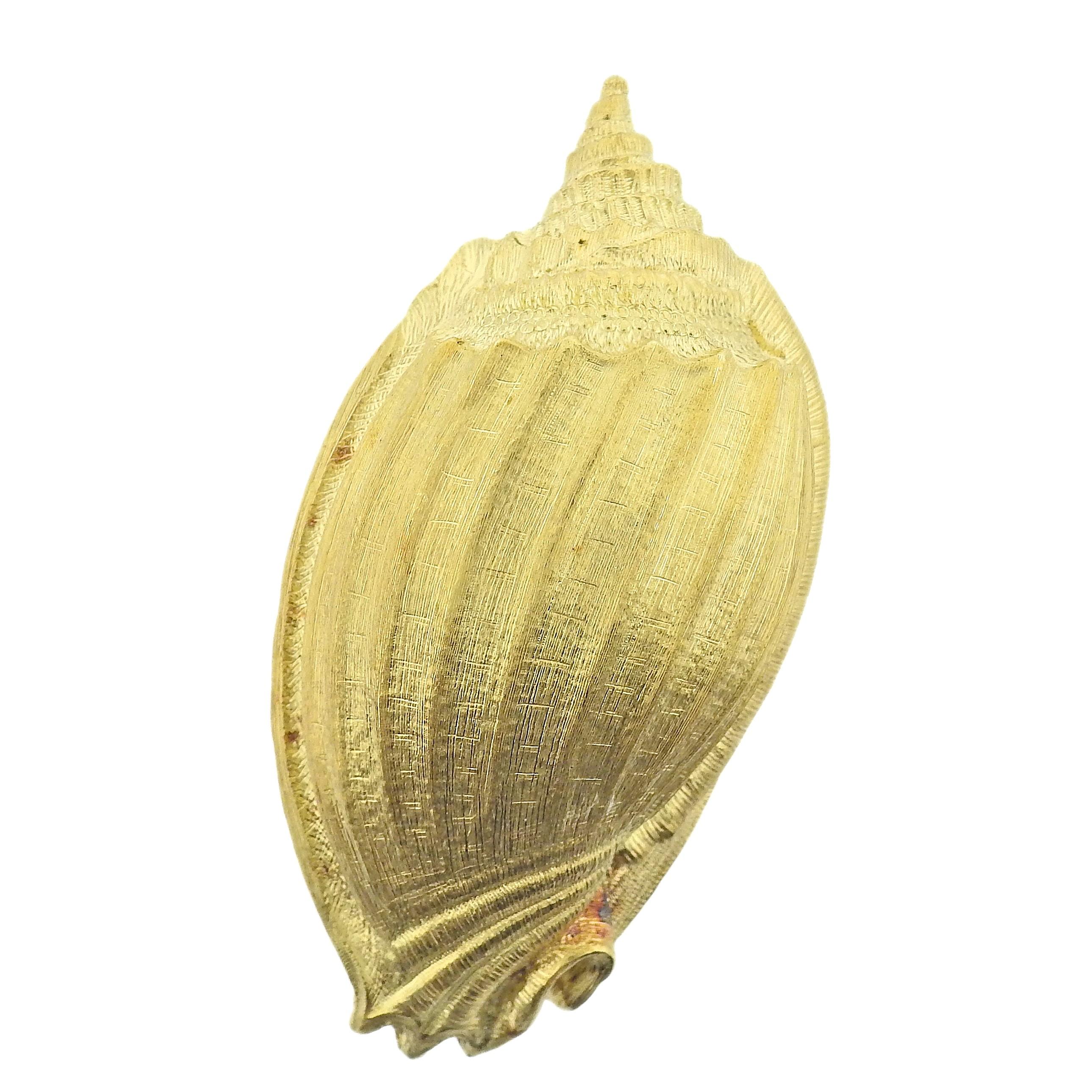 Buccellati 18k yellow gold shell brooch. Brooch measures 65mm x 34mm. Marked: Buccellati, 750. Weight is 35.7 grams.