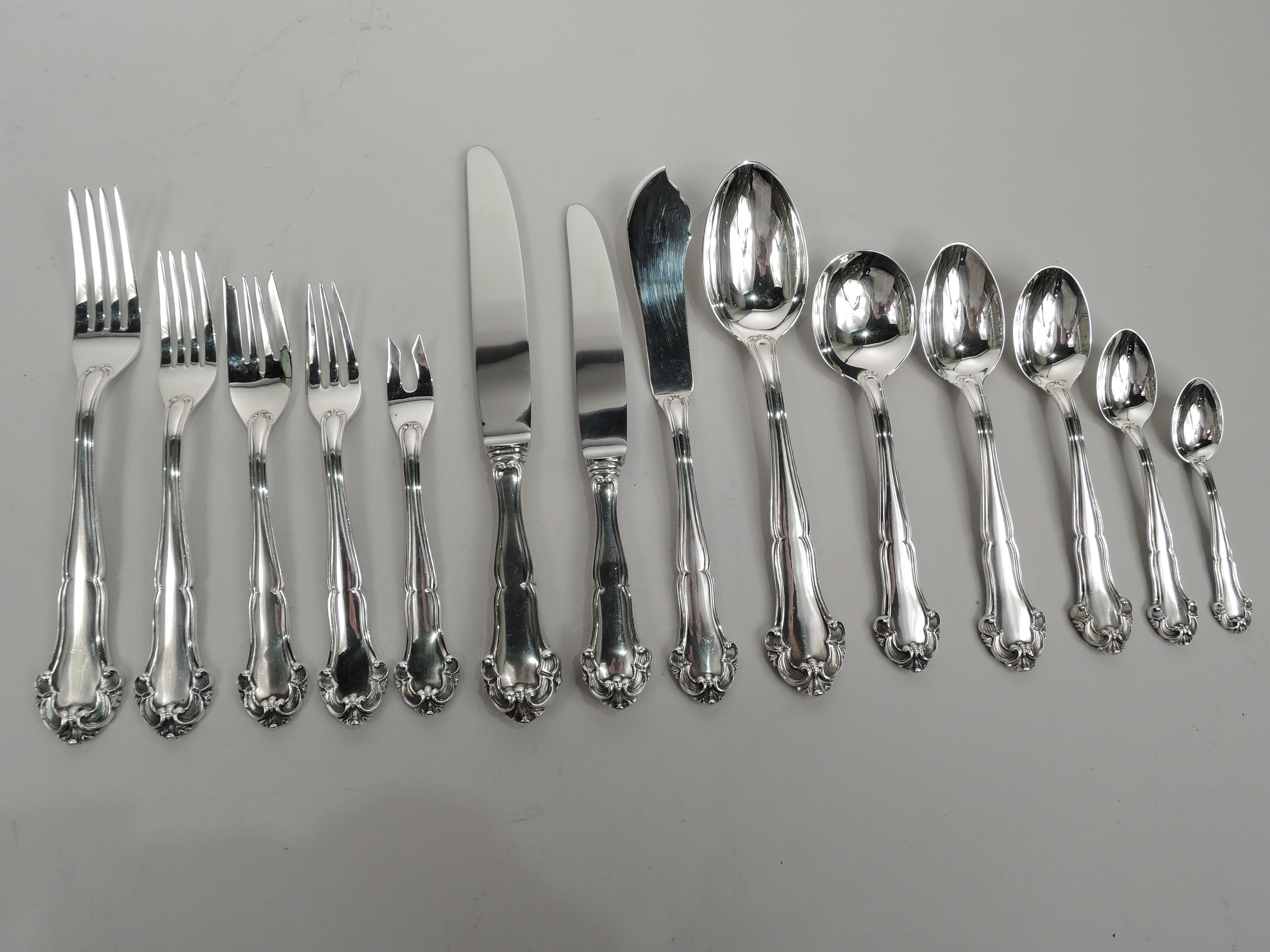 Grande Imperiale sterling silver dinner and lunch set for 12. Made by Buccellati in Italy. This set comprises 168 pieces: Forks: 12 dinner forks (8 5/8), 12 luncheon forks (7 1/2), 12 fish forks (7), 12 dessert forks (6 7/8), and 12 seafood forks