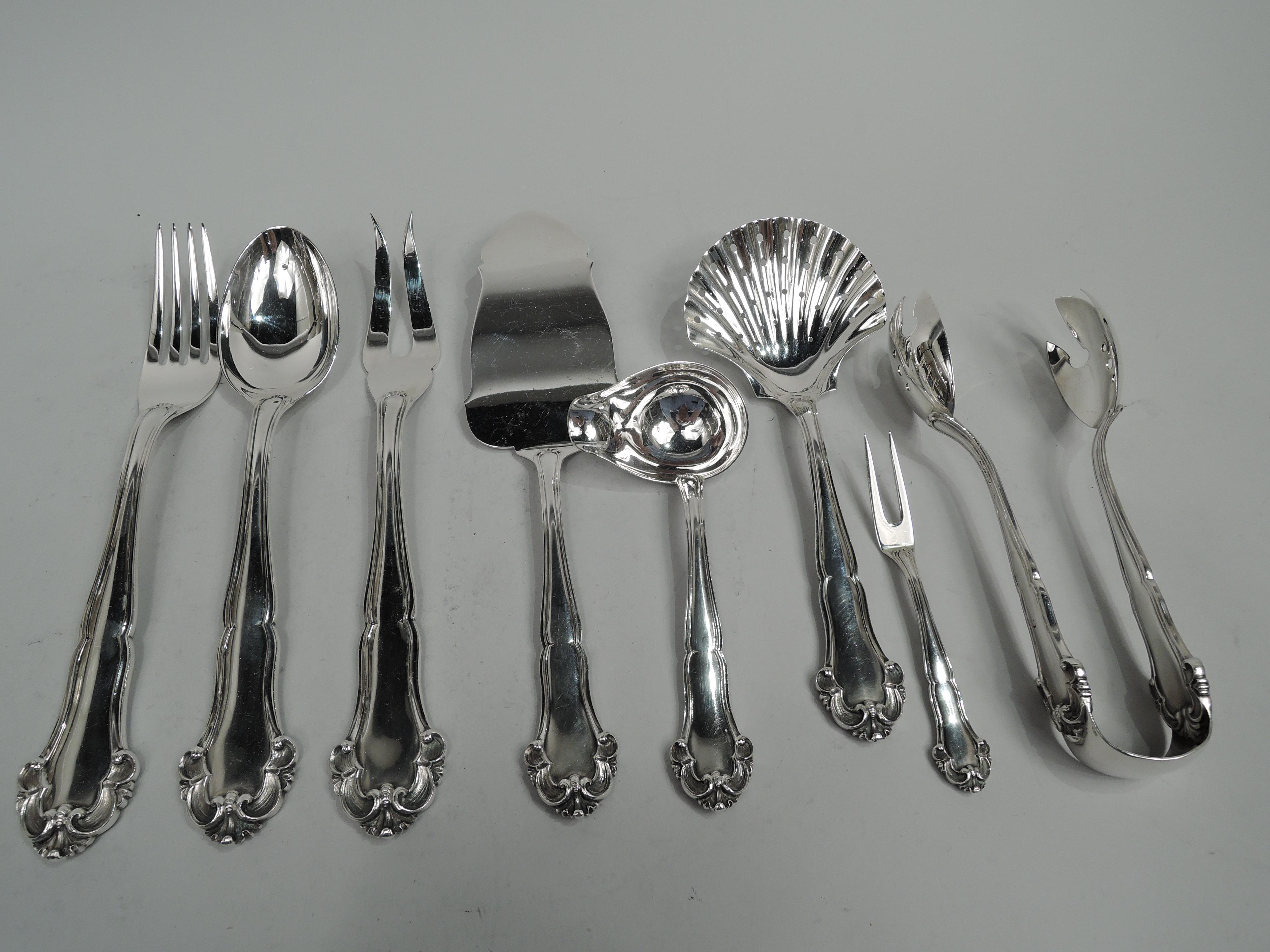 Grande Imperiale sterling silver dinner and lunch set. Made by Buccellati in Italy. This set comprises 216 pieces:

Forks: 16 dinner forks (8 3/4) 16 luncheon forks (7 5/8), 16 salad forks (7), 16 pastry forks (6 7/8), and 16 seafood cocktail