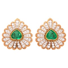 Buccellati, Orecchini in oro con diamanti e smeraldo a forma di cuore, AGL