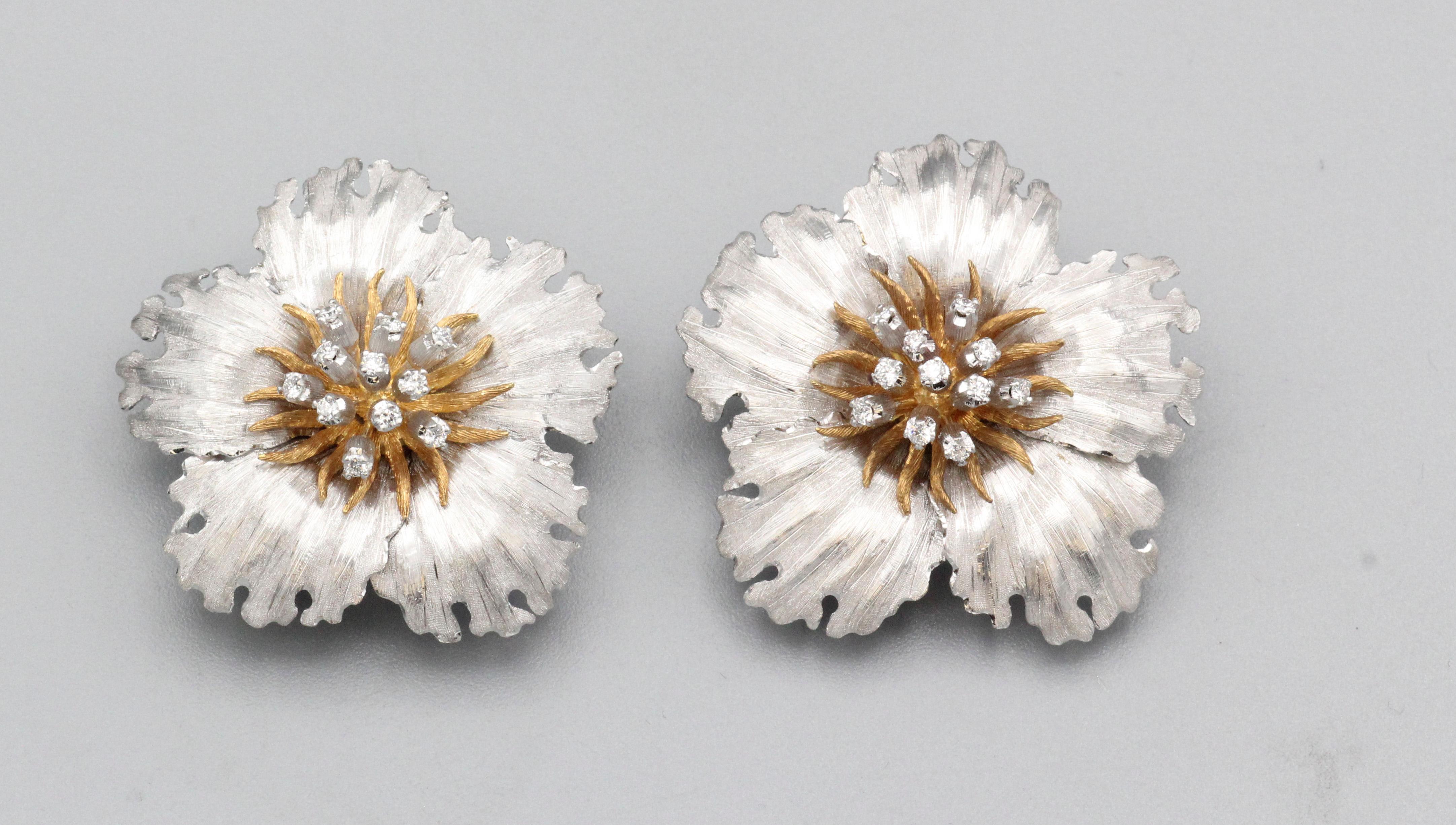 Buccellati Hibiscus Flower Diamond Two-Tone 18 Karat Gold Earrings In Excellent Condition In New York, NY