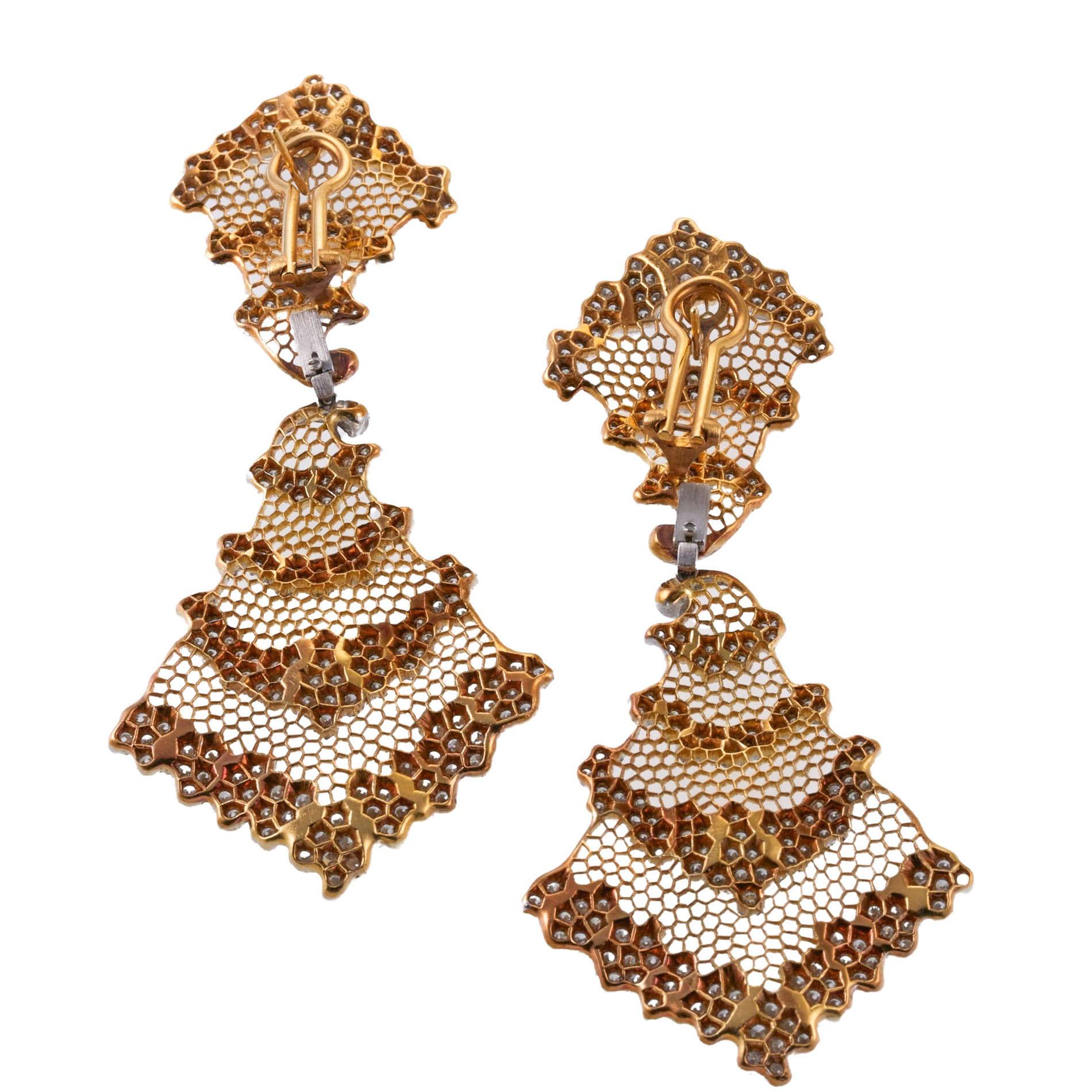 Buccellati Gold-Kronleuchter-Ohrringe mit Diamanten in Wabenform im Zustand „Hervorragend“ im Angebot in Lambertville, NJ