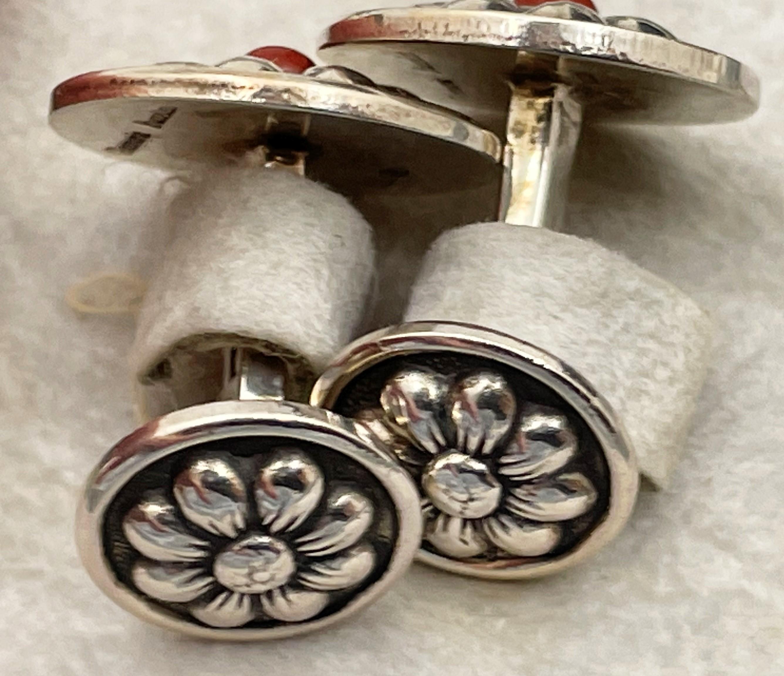 Buccellati Italian Pair of Sterling Silver & Jasper Cufflinks in Floral Motif In Good Condition For Sale In New York, NY