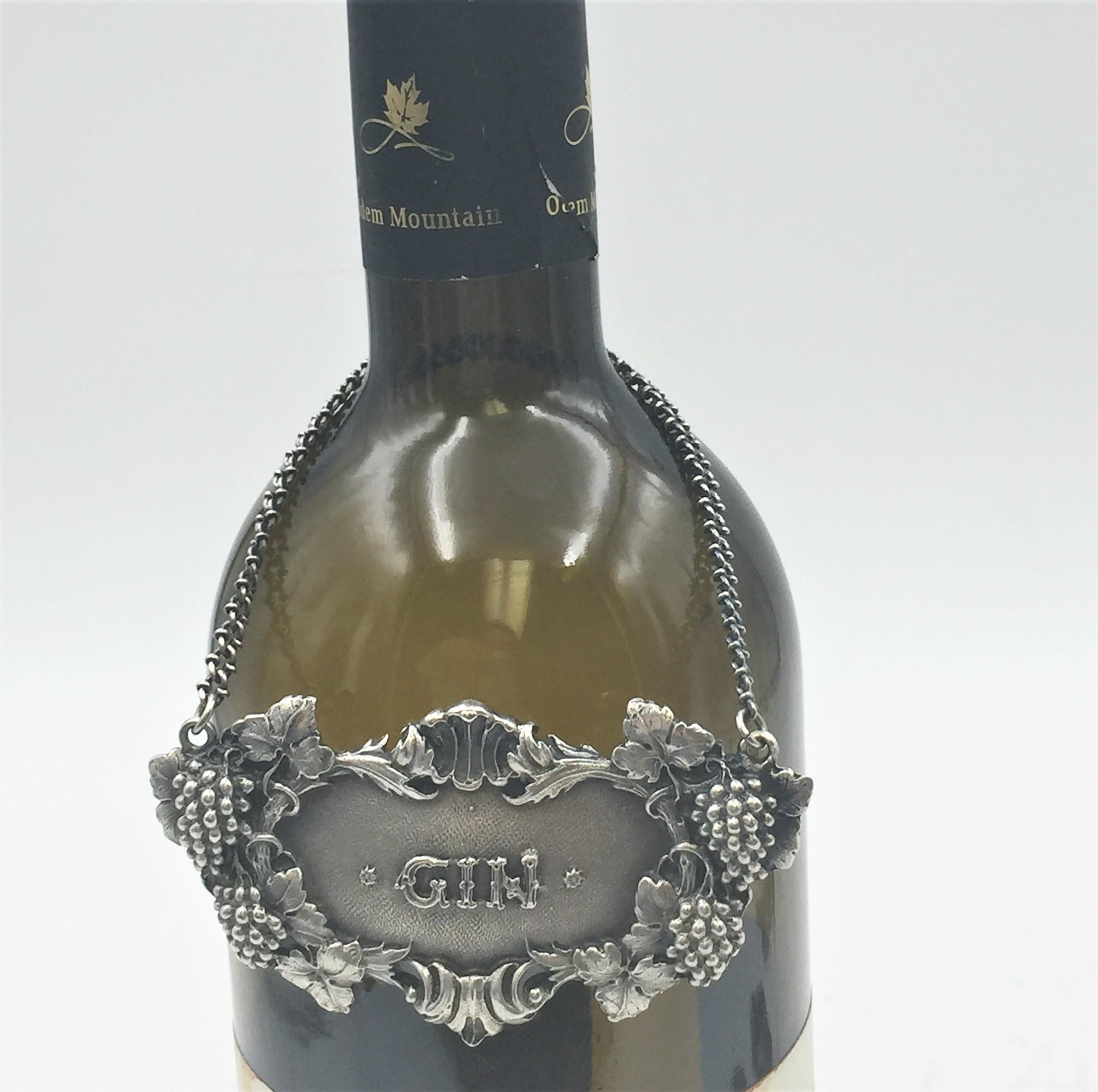Rare Buccellati sterling silver claret jug bar label. GIN embossed on the front in the center.

Marks on the back: Gianmaria Buccellati (signature and Italian maker's mark), ITALY, 925 (encircled silver purity mark).

It measures 3in x 1.5in.
