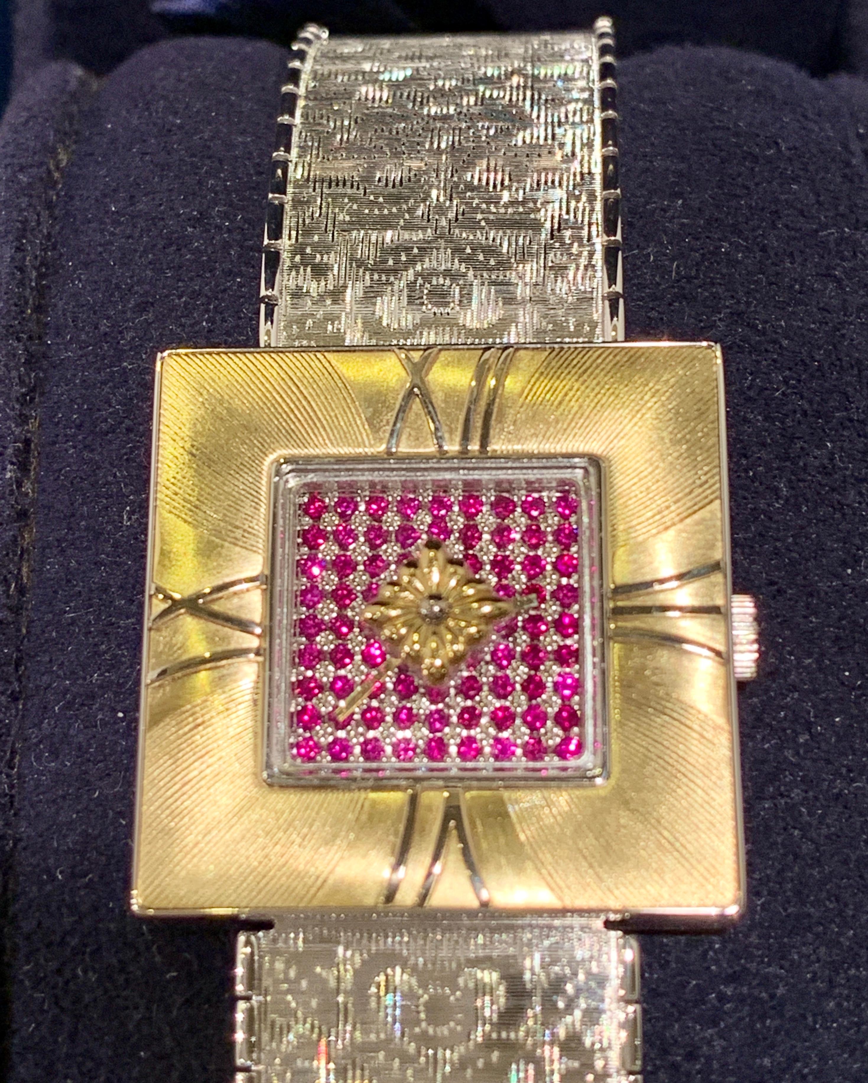 Exquisite, Italian-made Gianmaria Buccellati Milano Dal 1919 Agalma Damasco Agalmachron 2-tone 18 karat gold ladies watch with a ruby face, an engraved white gold bracelet and a hidden deployment clasp, yellow gold square case with 4 Roman numerals,