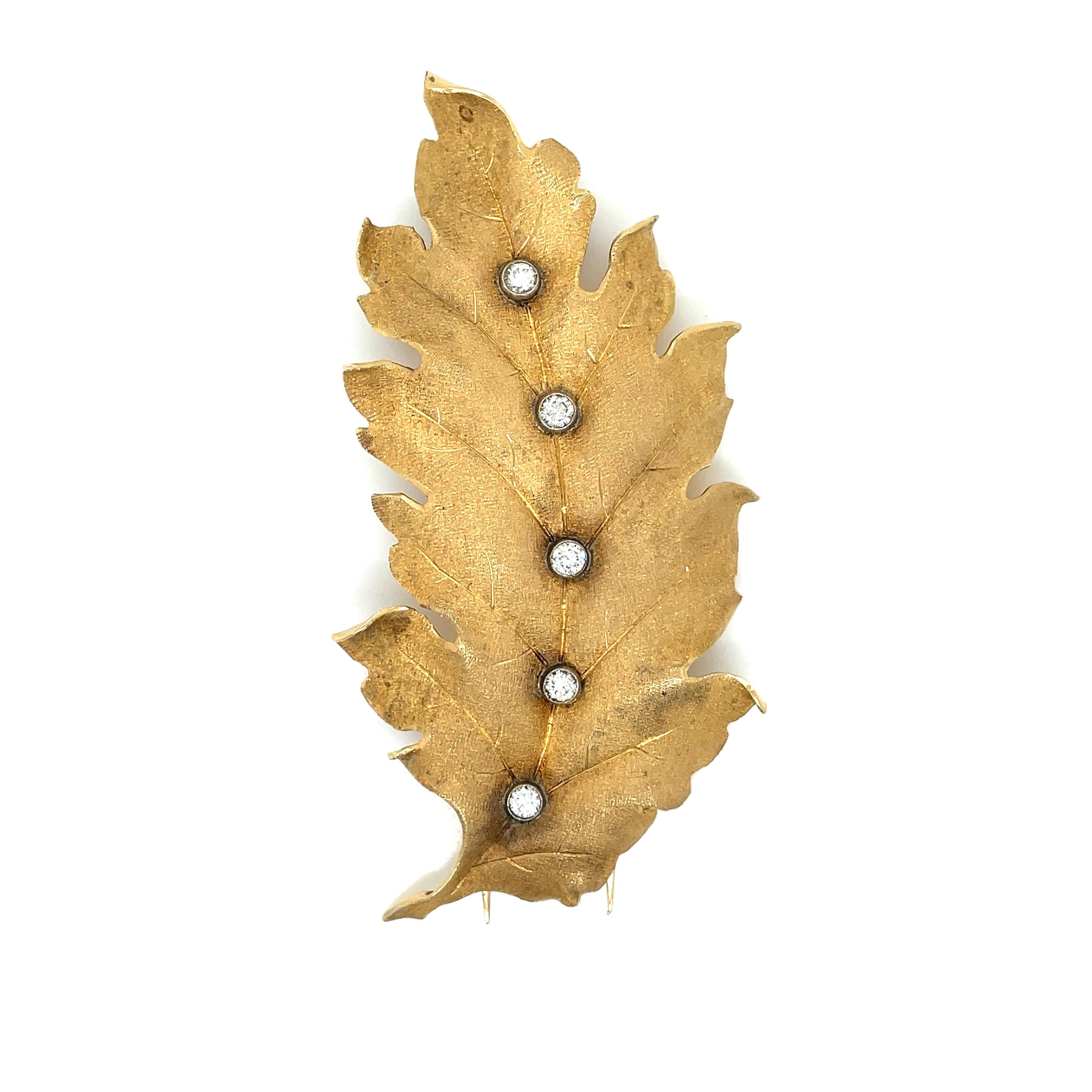 Beautiful Leaf motif ring from 1970' by Mario Buccellati, set with 0.60 carat of round Brilliant cut diamonds, graded G color Vvs. 
This brooch is designed and crafted entirely by hand in the traditional way, using age old techniques and