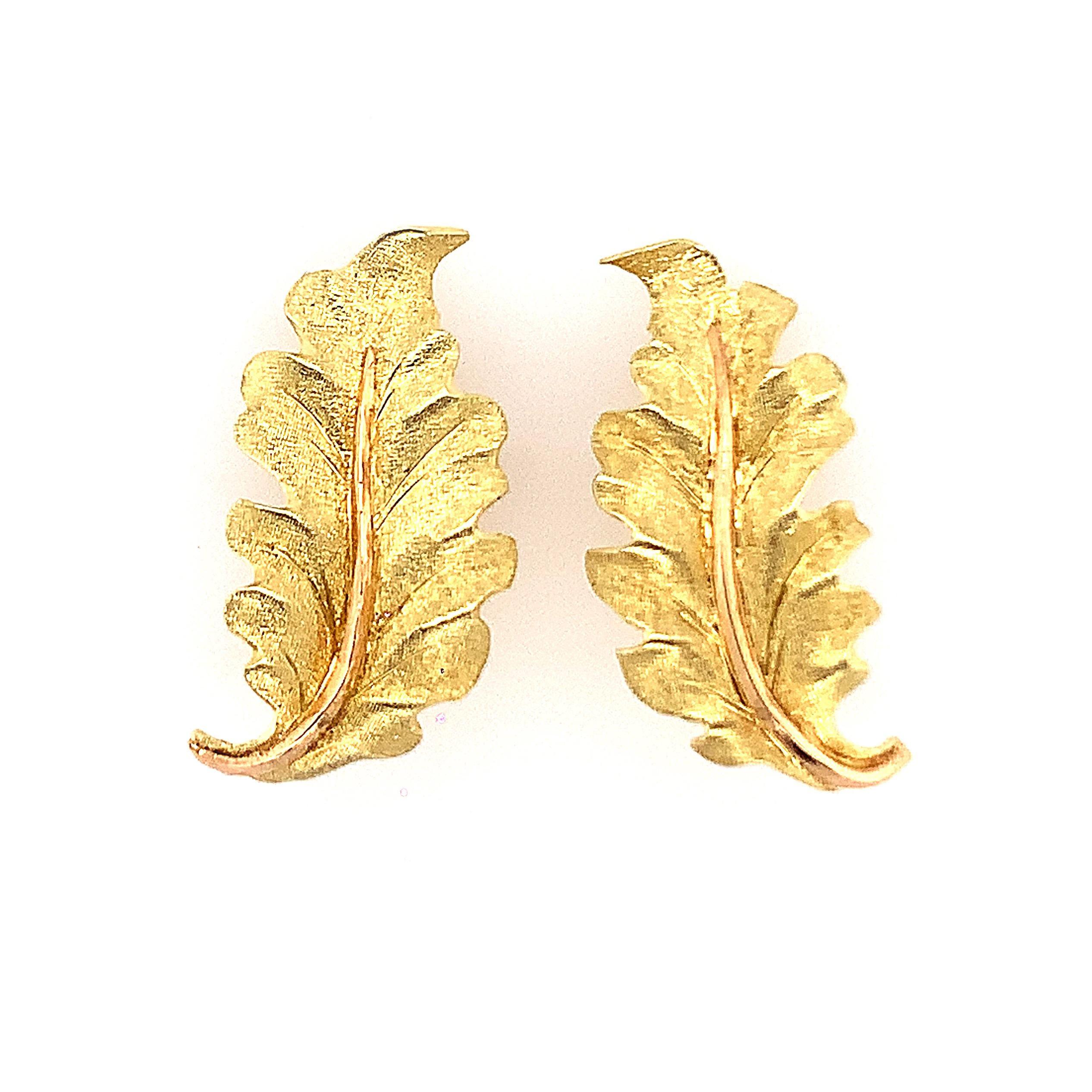 Buccellati Leaf Earclips In Excellent Condition In New York, NY