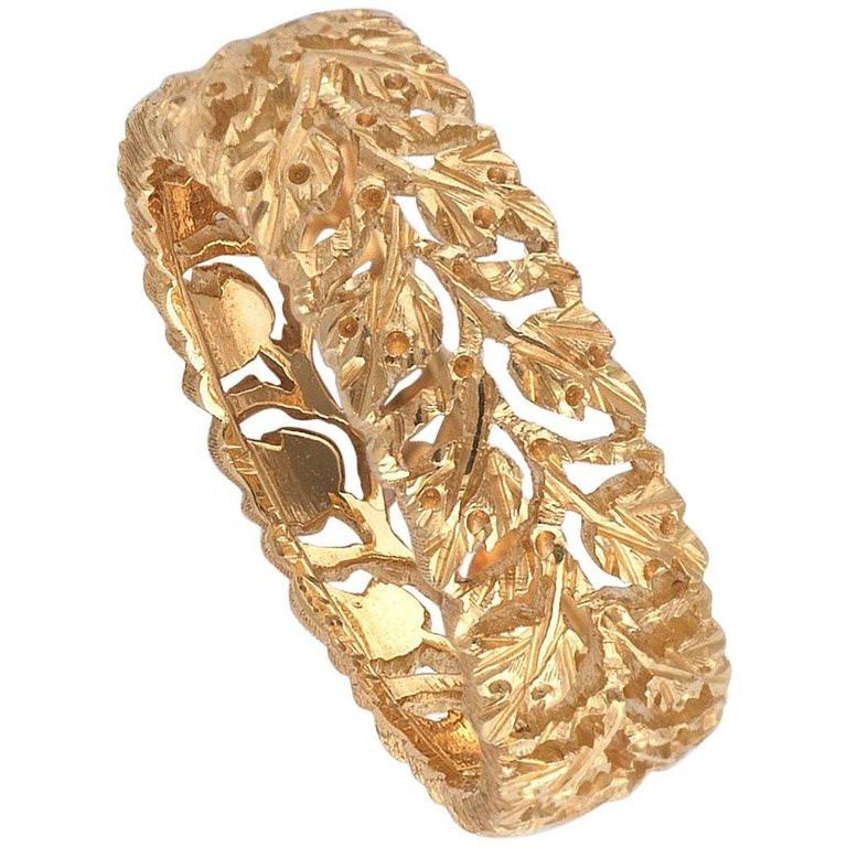 Yellow gold textured band ring, size 7, wight 5 gr.