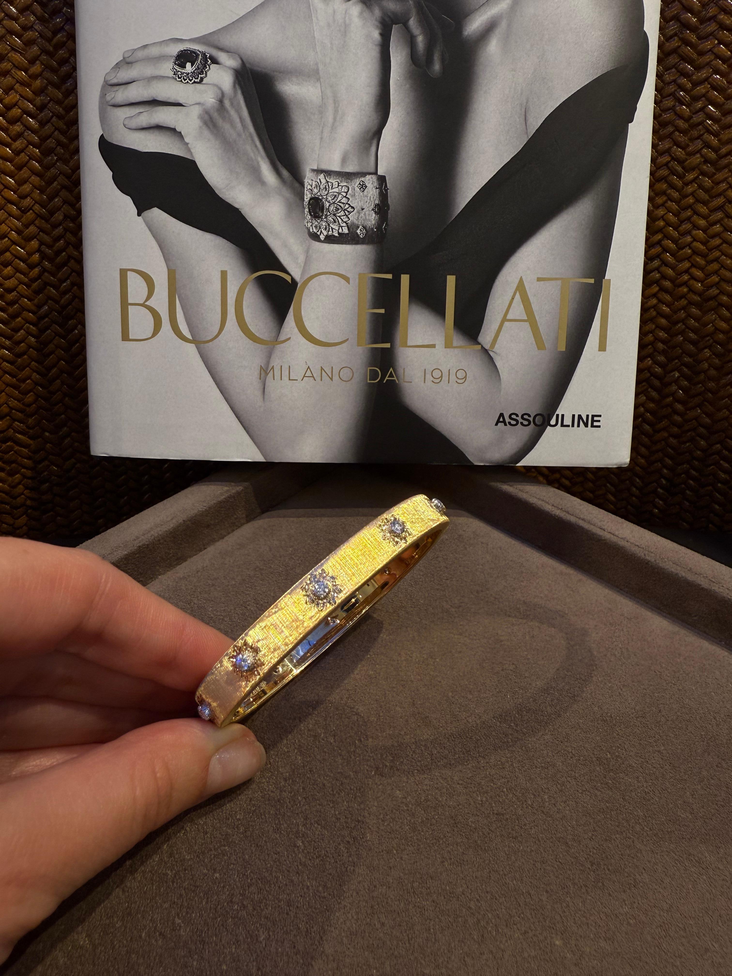 Brilliant Cut Buccellati Macri Classica Yellow/White Gold Set Bracelet with Diamonds, Size 17