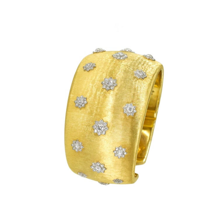 Buccellati 'Macri' Gold Bracelet and Ear Clip Suite In Excellent Condition For Sale In New York, NY