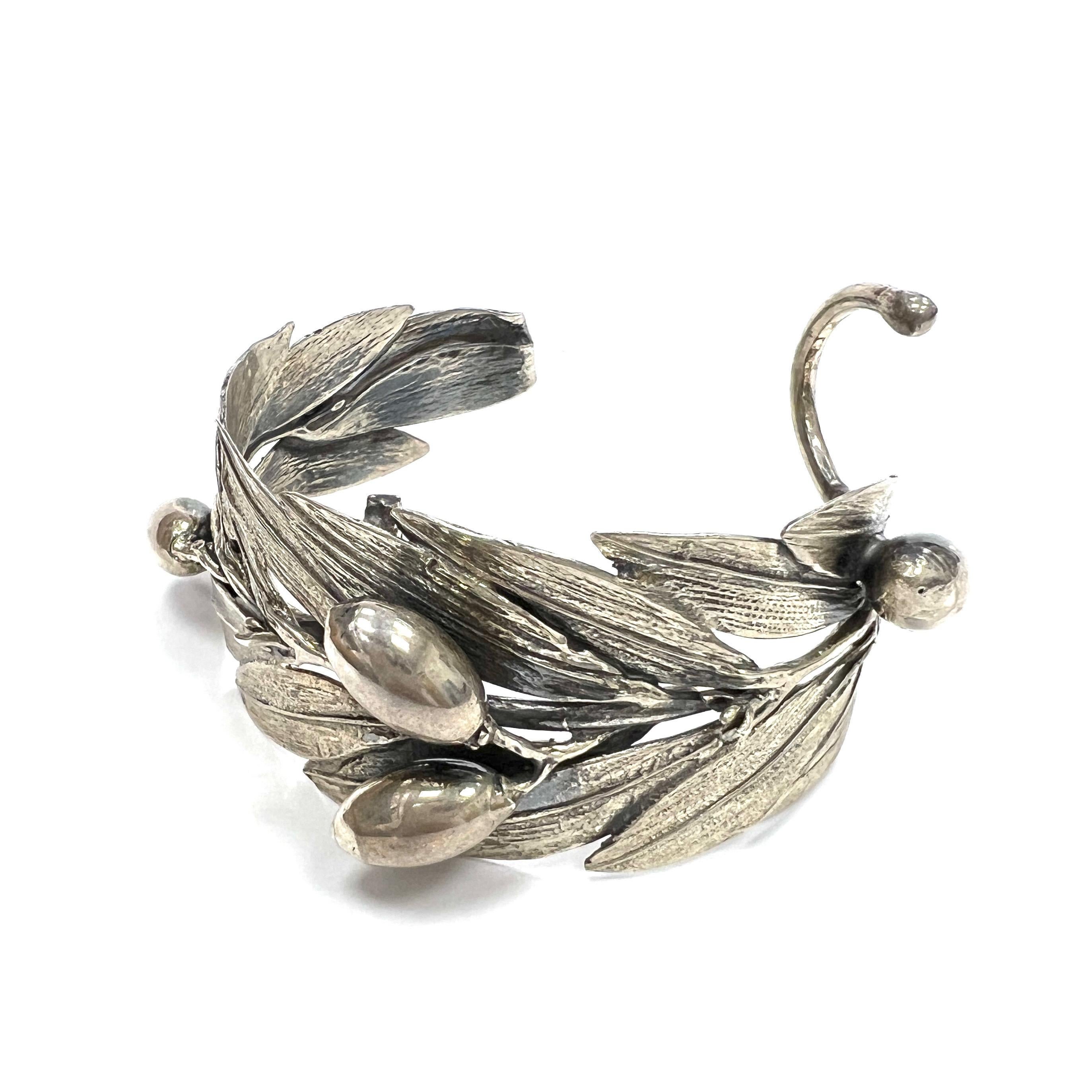 Buccellati Mario Leaf Sterling Silver Cuff Bracelet  In Good Condition For Sale In New York, NY