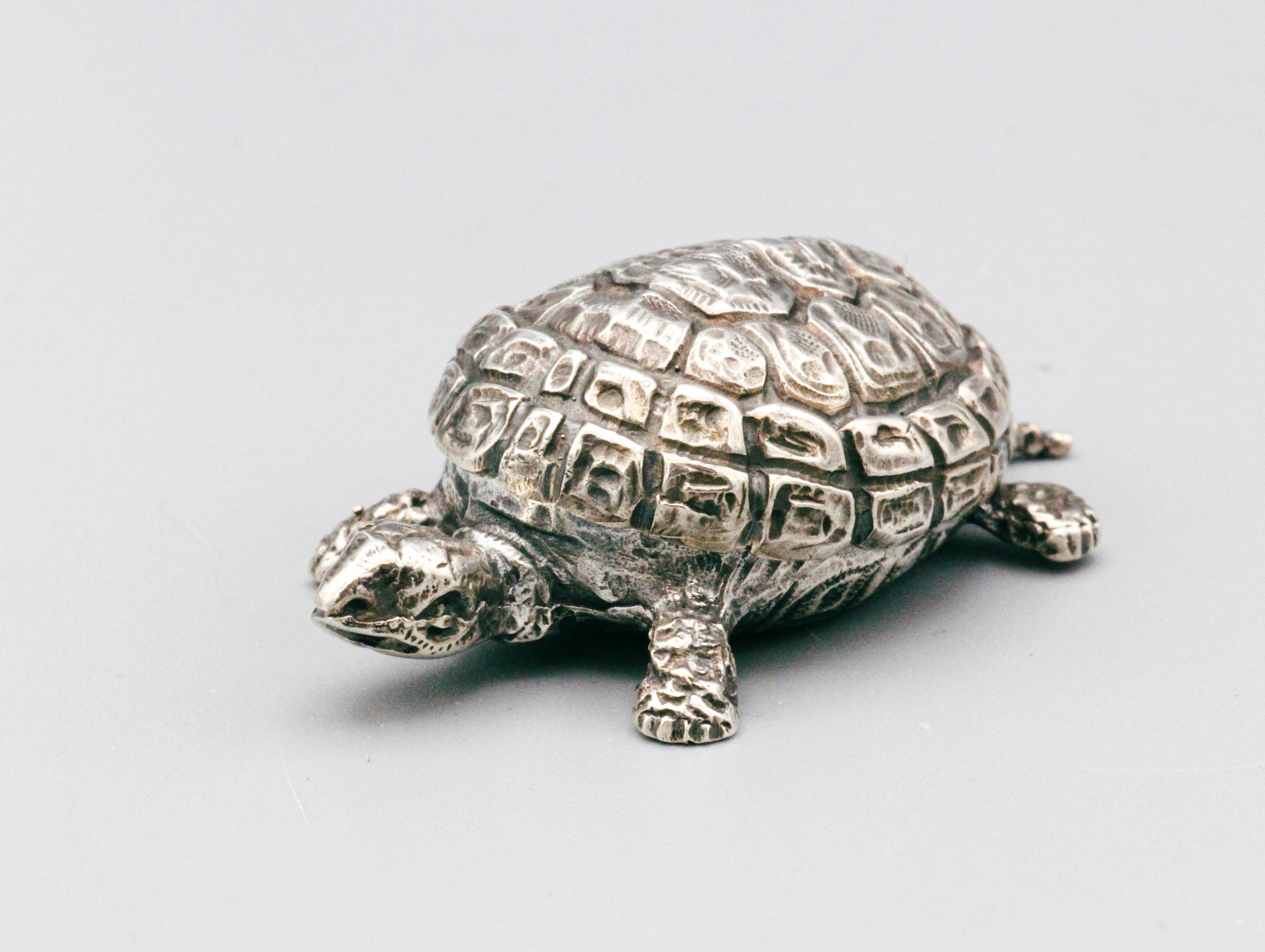 Dive into Luxury: A Buccellati Midcentury Sterling Silver Turtle Pill Box

This charming and captivating midcentury pill box from Italian design powerhouse Buccellati is more than just a place to store your medication, it's a miniature work of art.