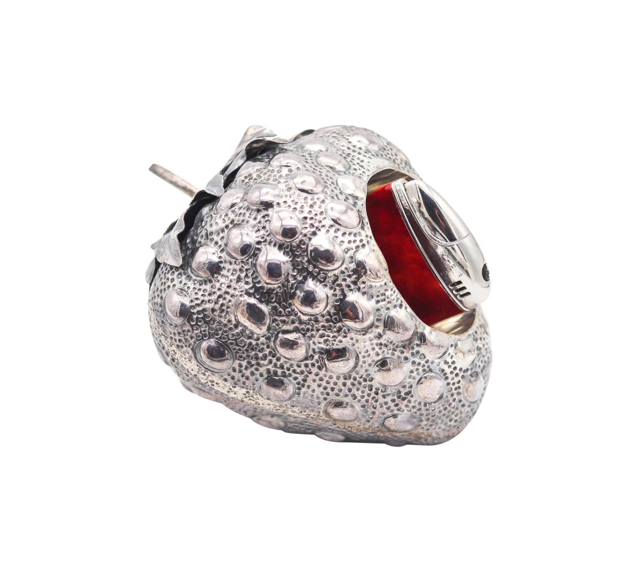 BUCCELLATI Milano 1970 Briquet de bureau en forme de fraise en argent massif .925 en vente 3