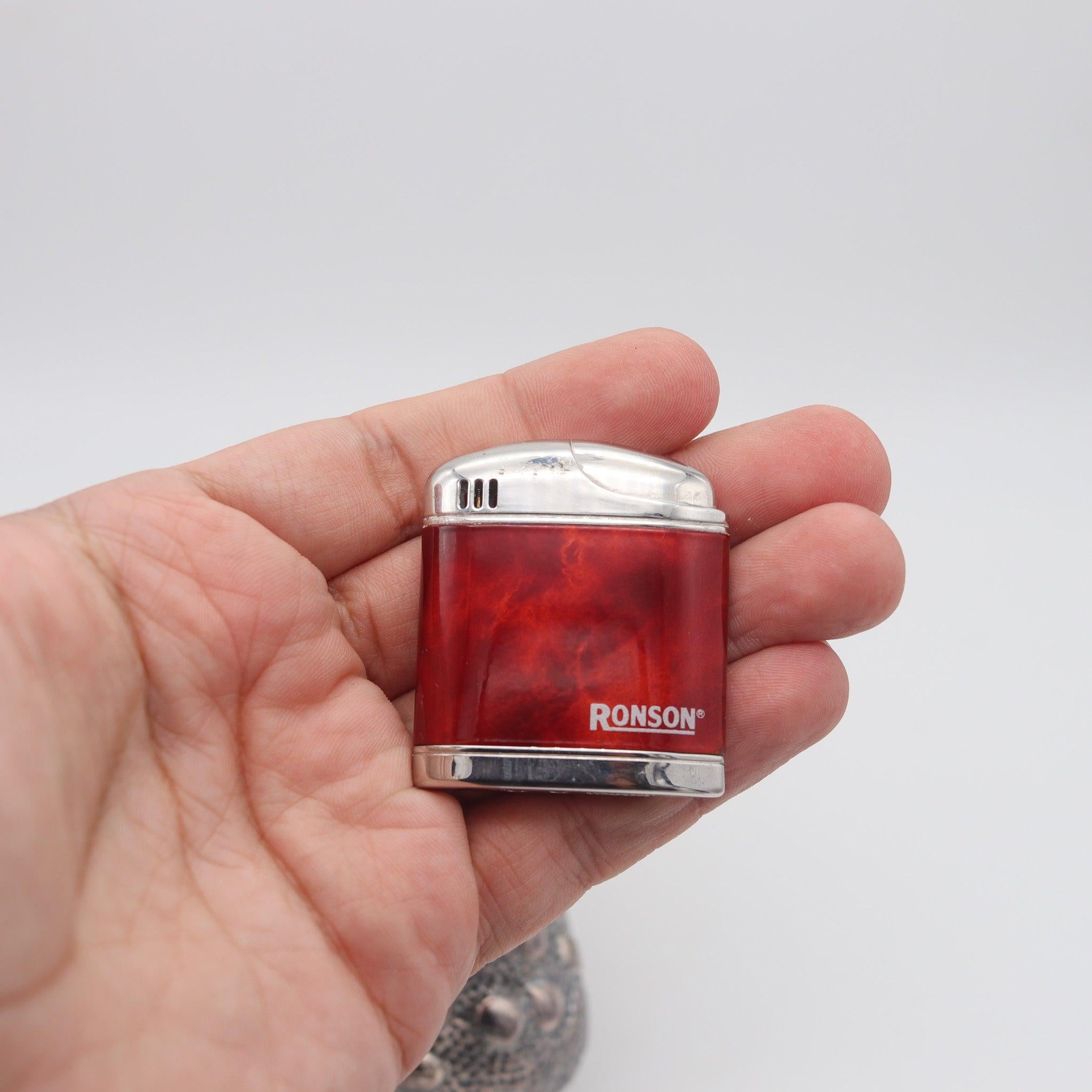BUCCELLATI Milano 1970 Briquet de bureau en forme de fraise en argent massif .925 en vente 4