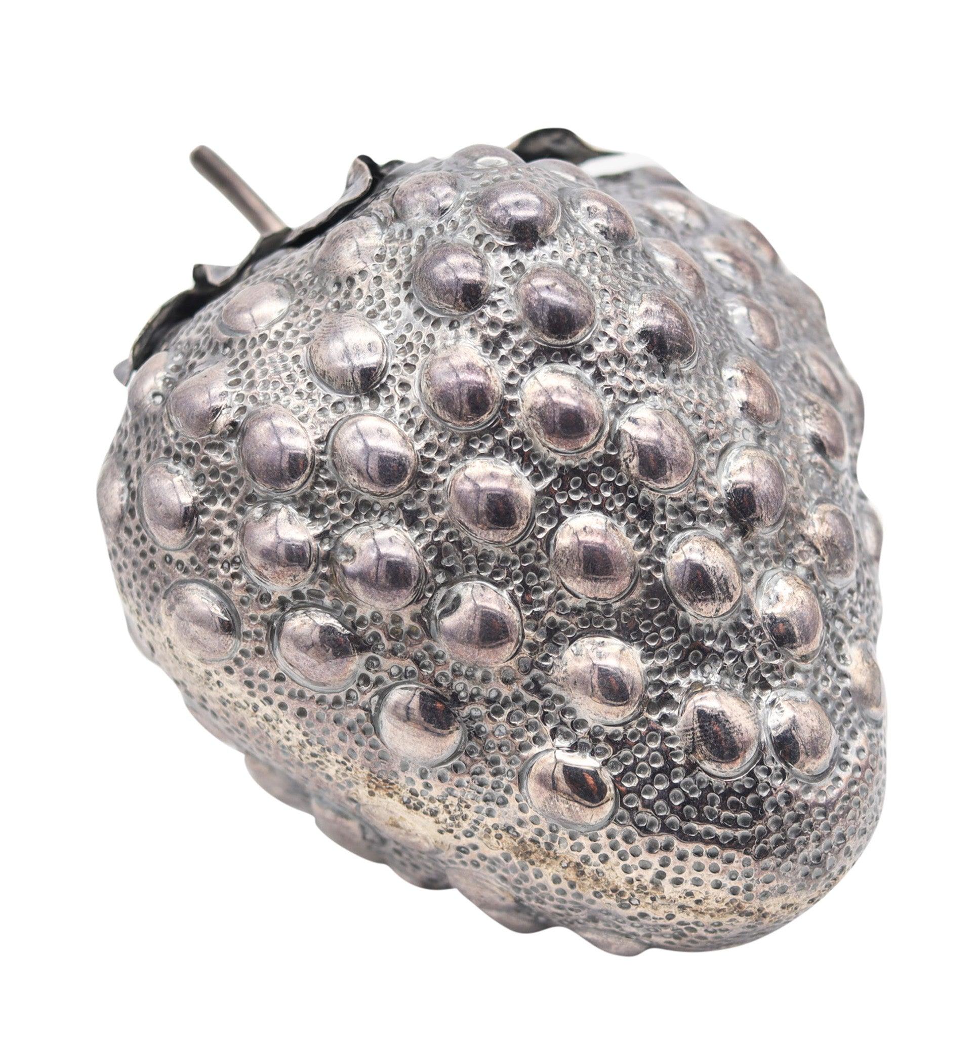 italien BUCCELLATI Milano 1970 Briquet de bureau en forme de fraise en argent massif .925 en vente