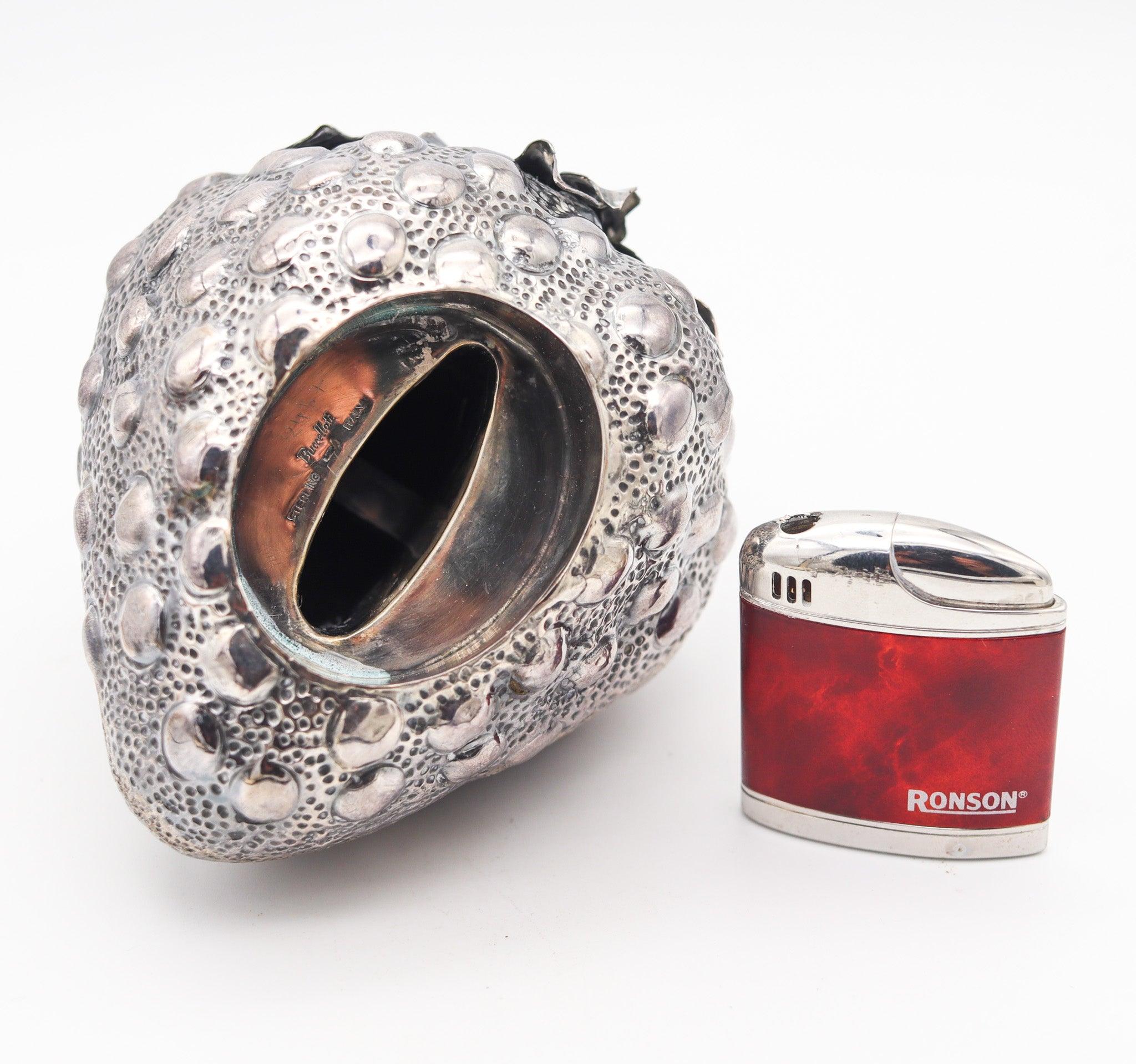 Argent BUCCELLATI Milano 1970 Briquet de bureau en forme de fraise en argent massif .925 en vente